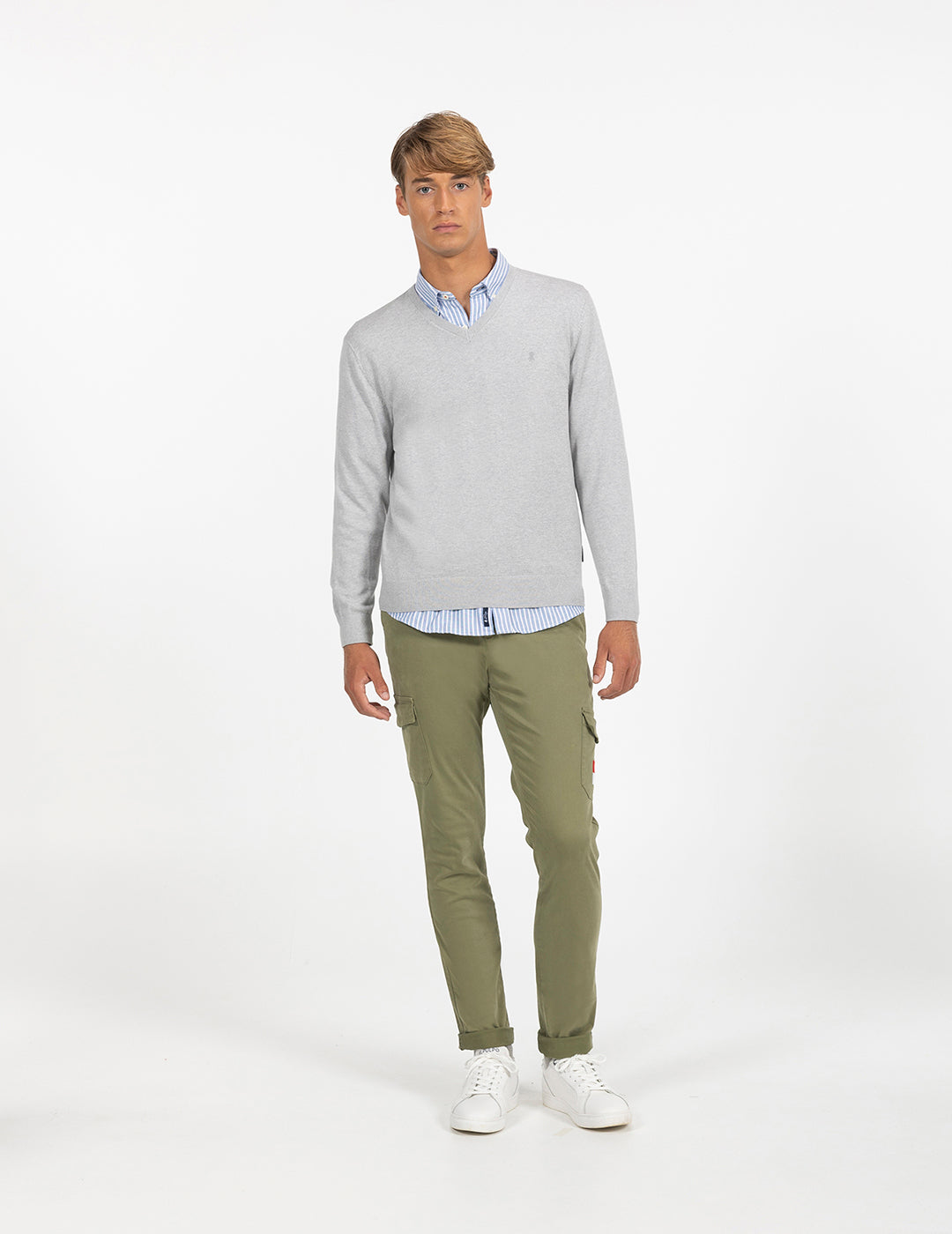 SWEATER COM GOLA V E LOGOTIPO VIGORÉ CINZA MIX