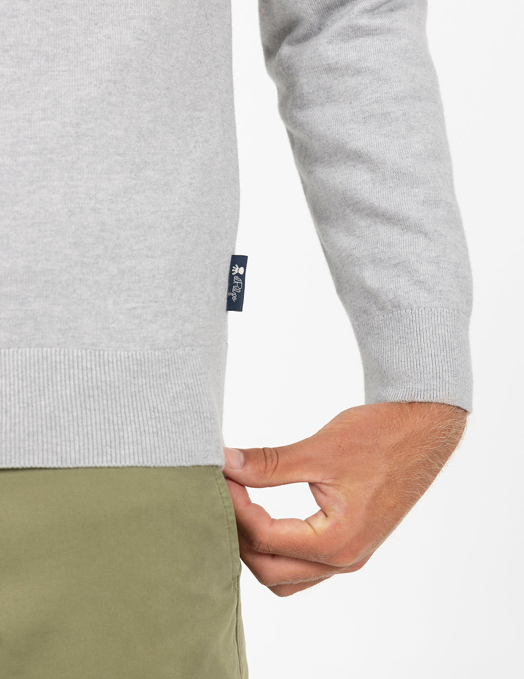 SWEATER COM GOLA V E LOGOTIPO VIGORÉ CINZA MIX