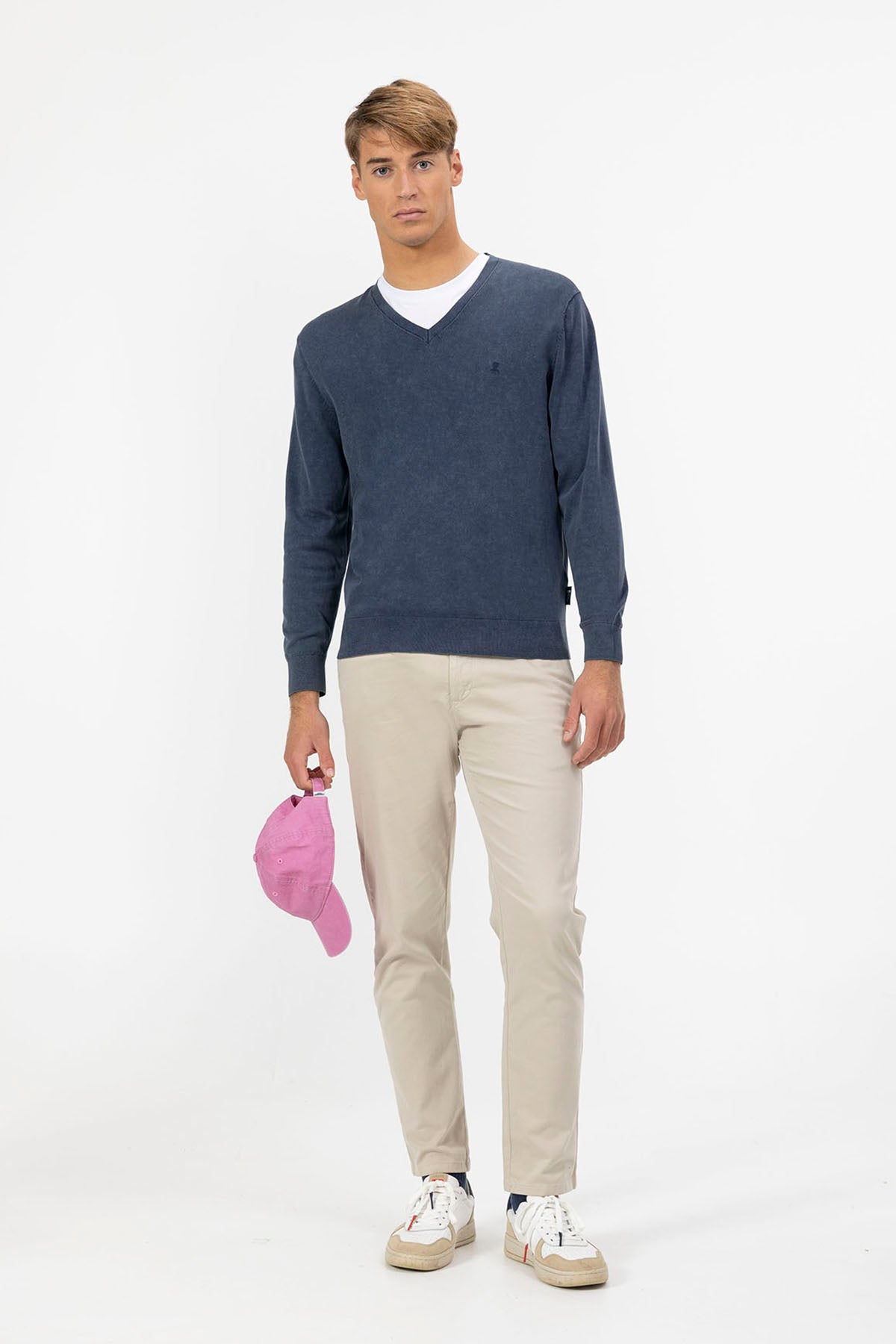 SWEATER DELAVÉ BASIC AZUL MARINHO EXTRAFINO COM DECOTE EM V LAVADO