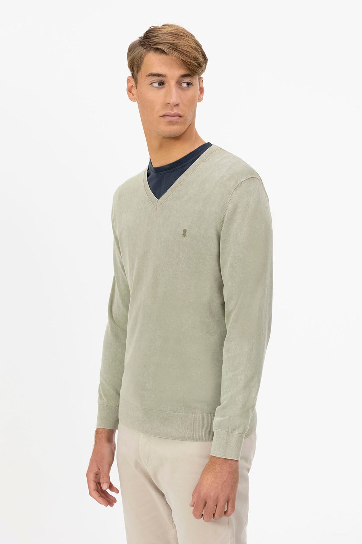 JERSEY LAVADO CUELLO PICO EXTRAFINO BÁSICO VERDE SALVIA