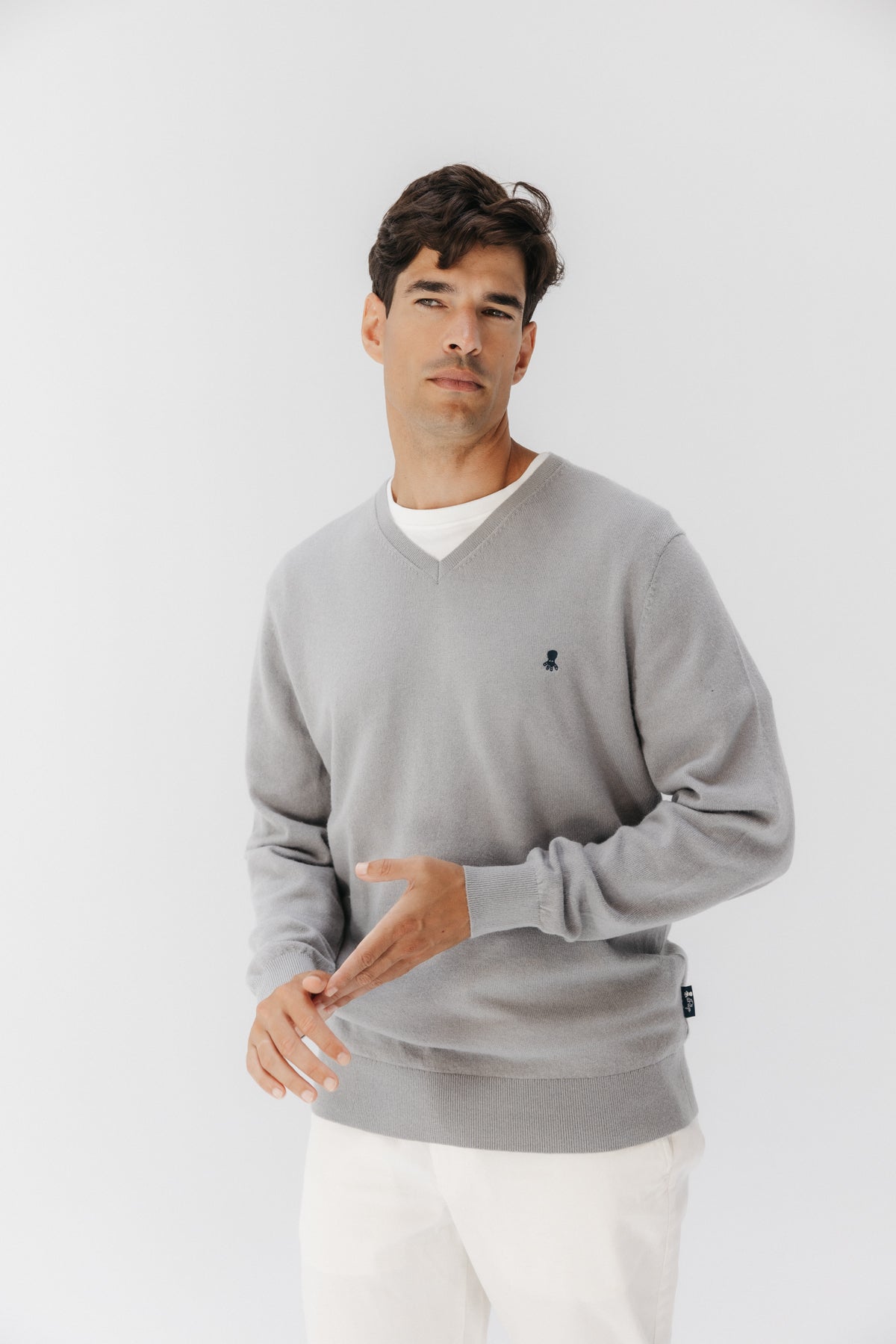 JERSEY BÁSICO CUELLO PICO GRIS VIGORÉ