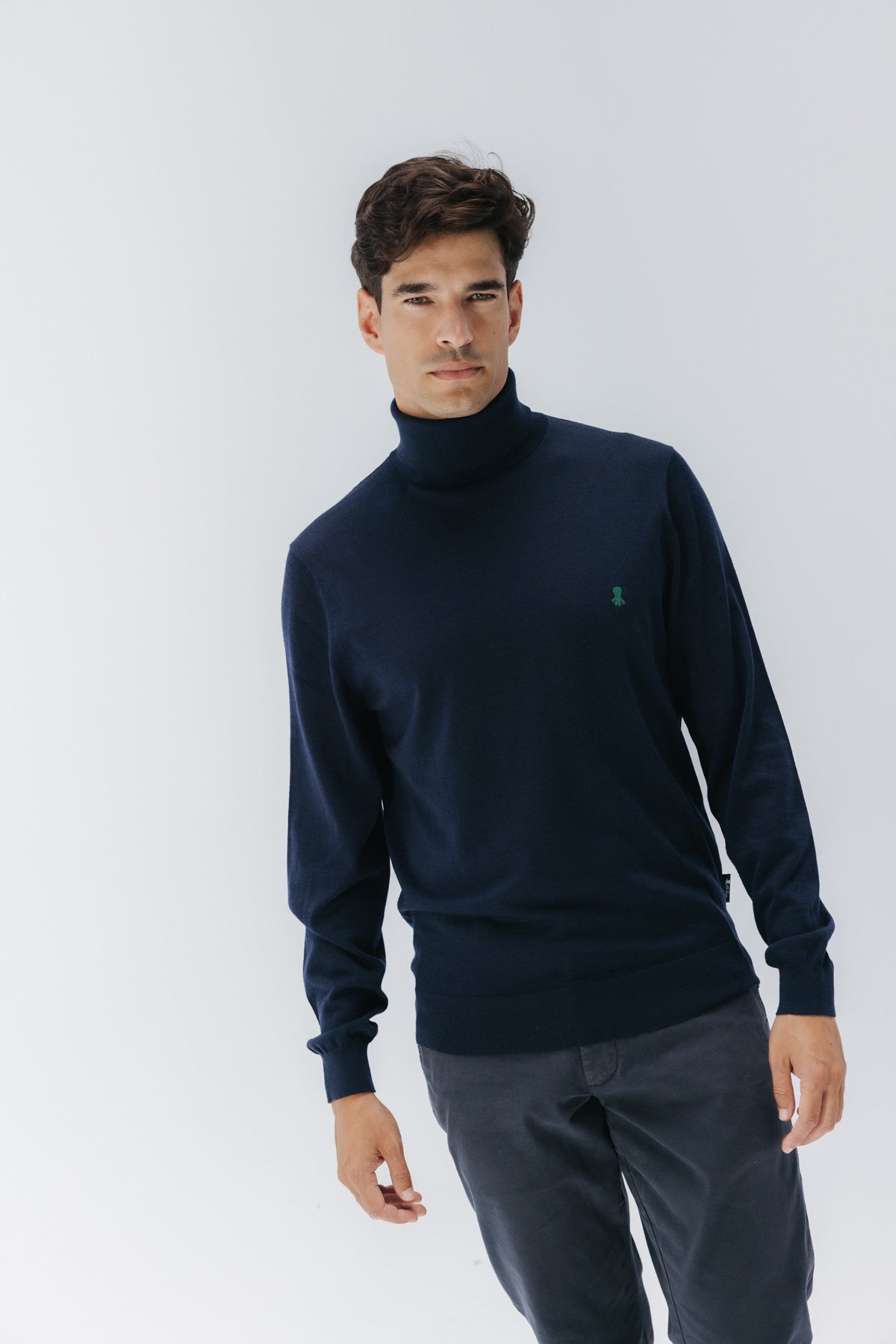 JERSEY MERINO CUELLO CISNE AZUL MARINO