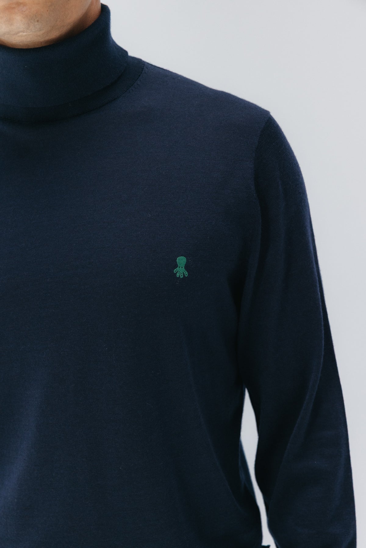 JERSEY MERINO CUELLO CISNE AZUL MARINO
