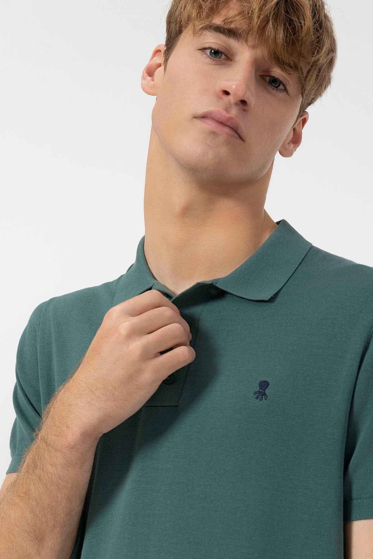 CAMISA POLO BÁSICA DE MALHA CREPE CINZA-VERDE