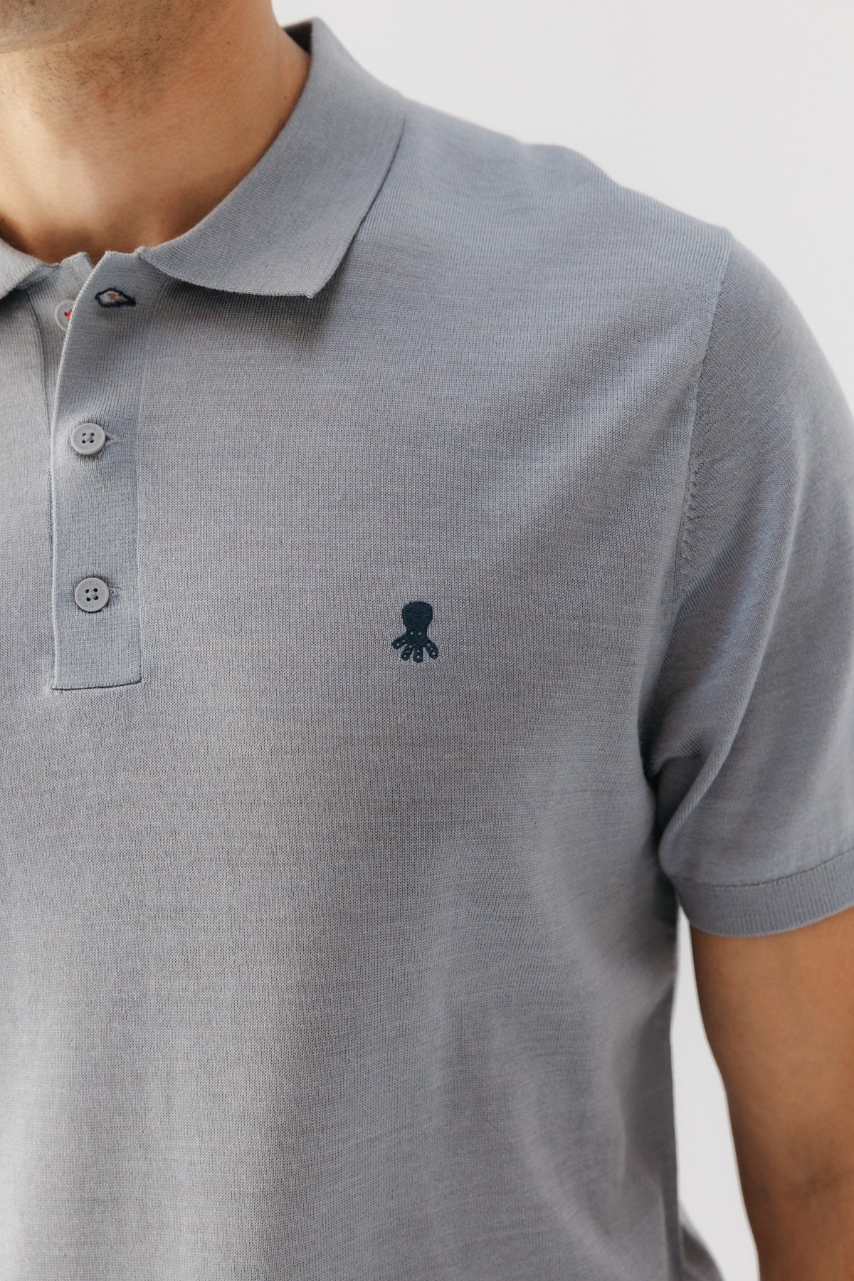 POLO MERINO CUELLO CAMISERO GRIS VIGORÉ