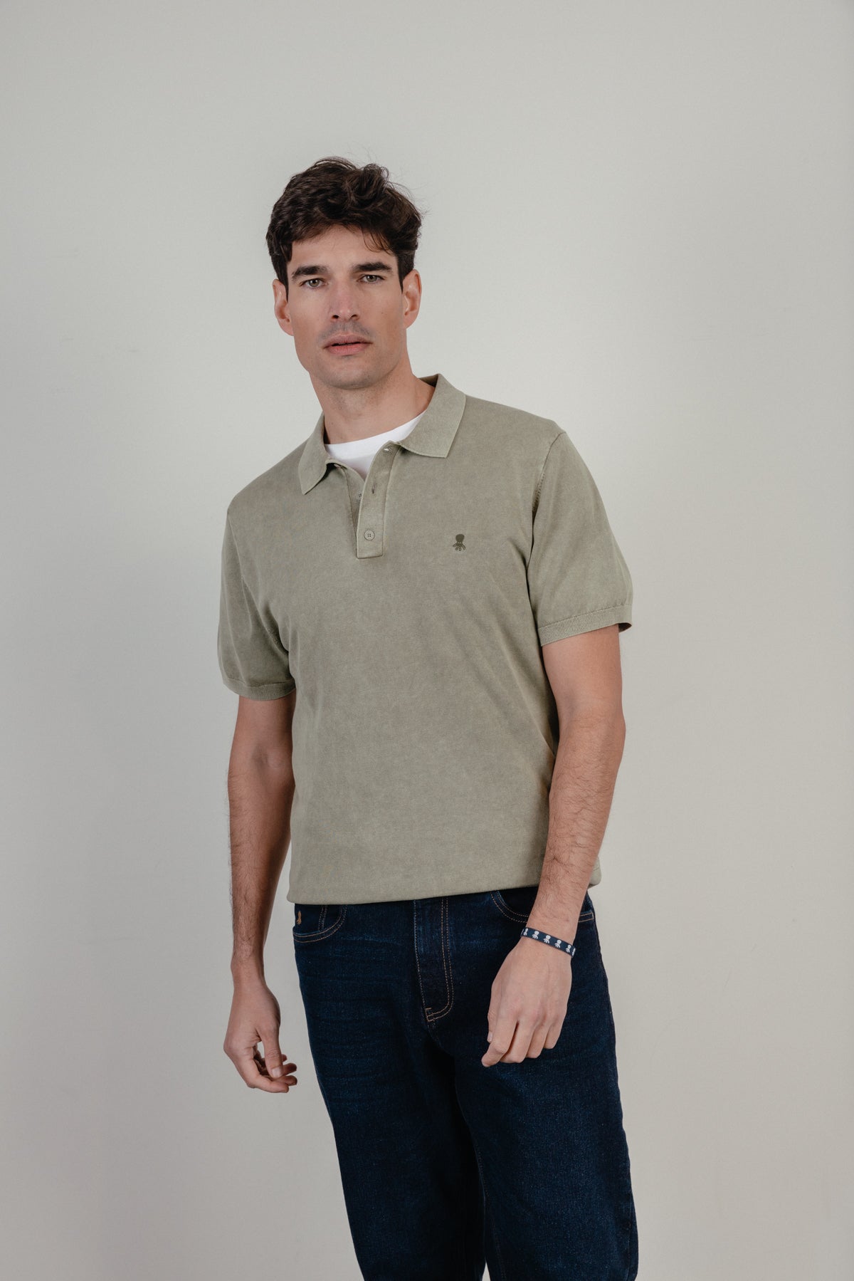 Polo lavado básico verde salvia