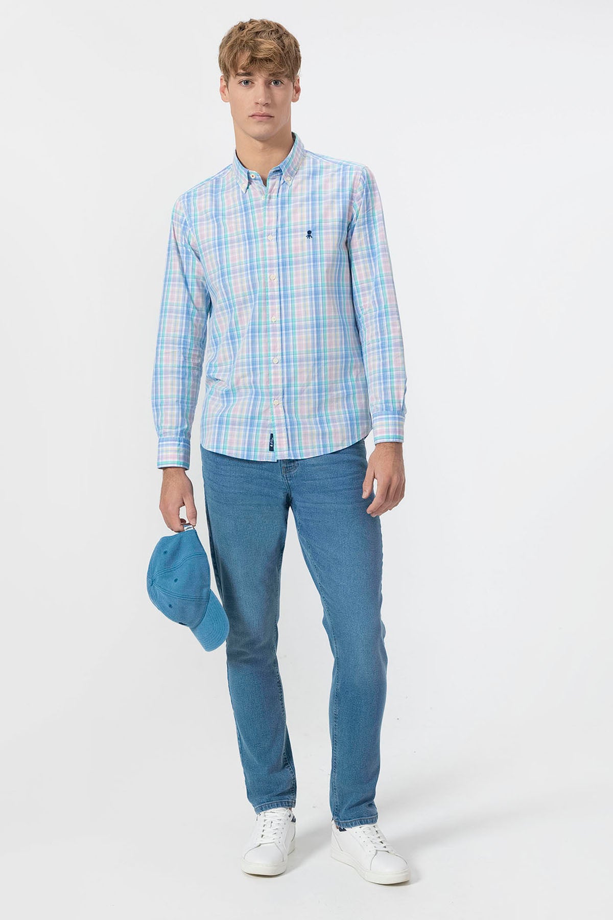 Camisa de popelina xadrez azul multicolorida com gola abotoada