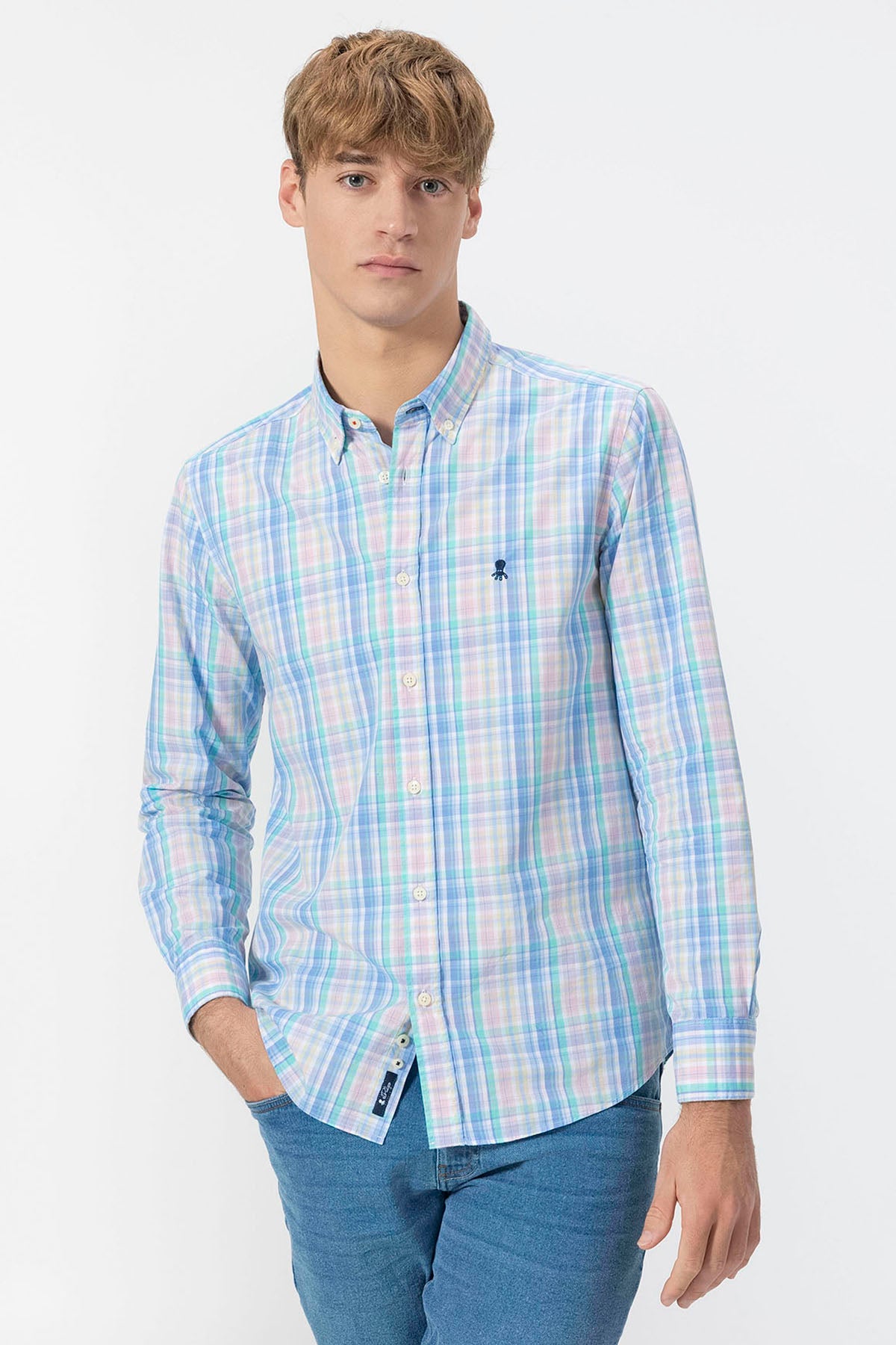 Camisa de popelina xadrez azul multicolorida com gola abotoada