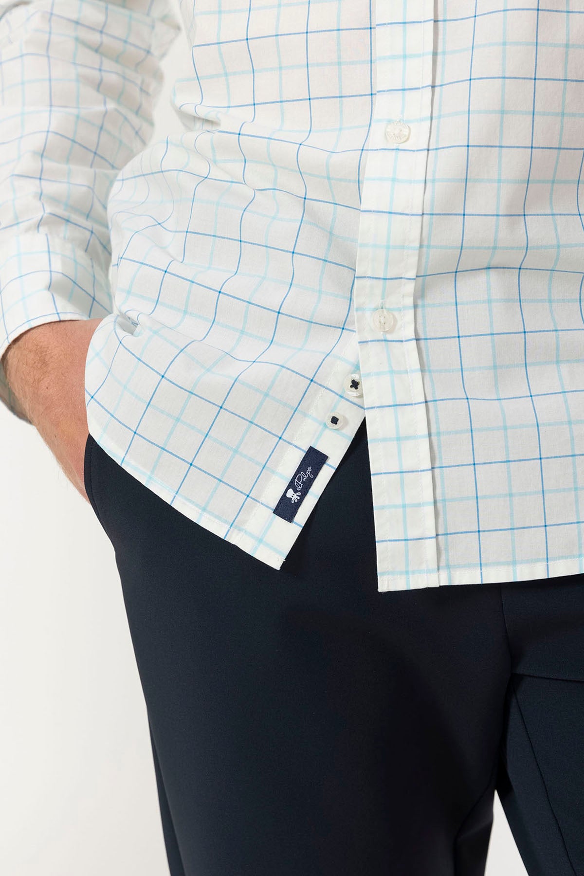 CAMISA AZUL JANELA XADREZ POPELINA COM GOLA BOTADA