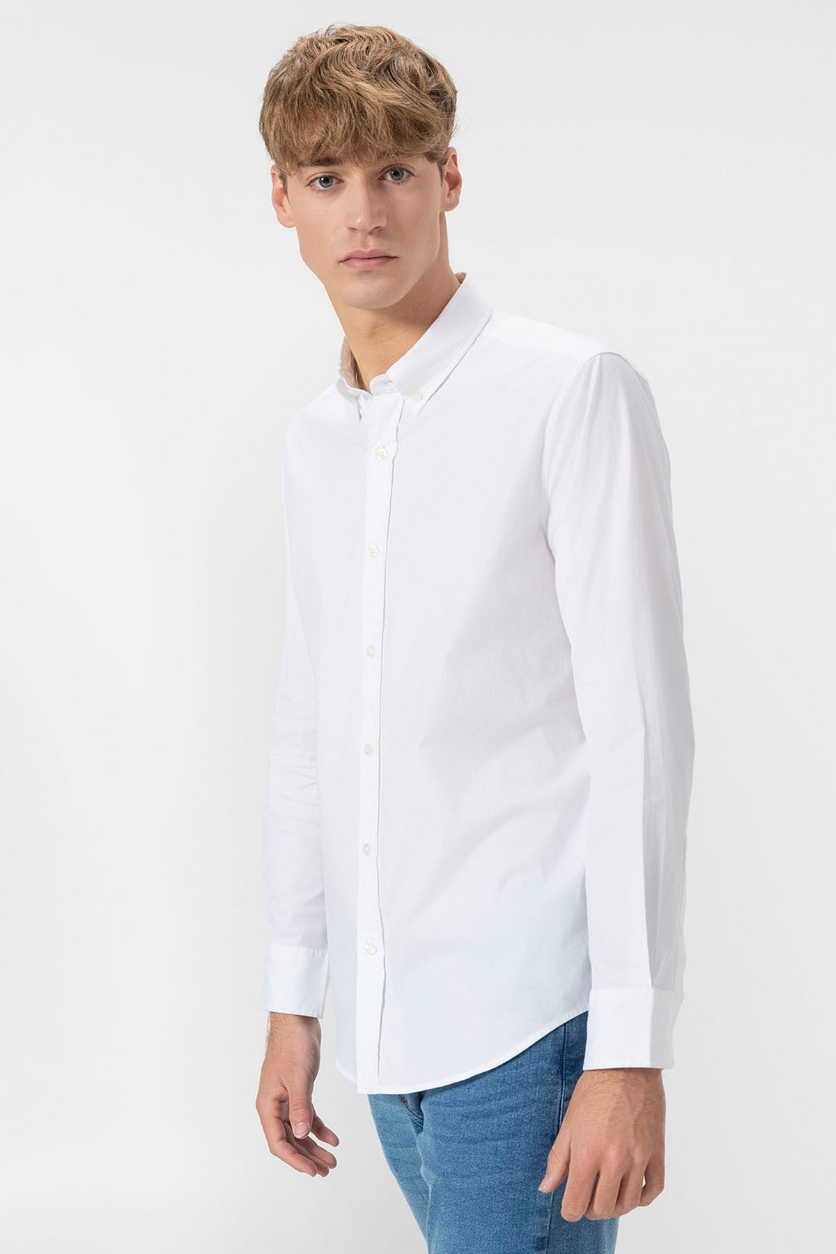 CAMISA DE POPELINA ELÁSTICA COM GOLA BOTADA BRANCA PURO