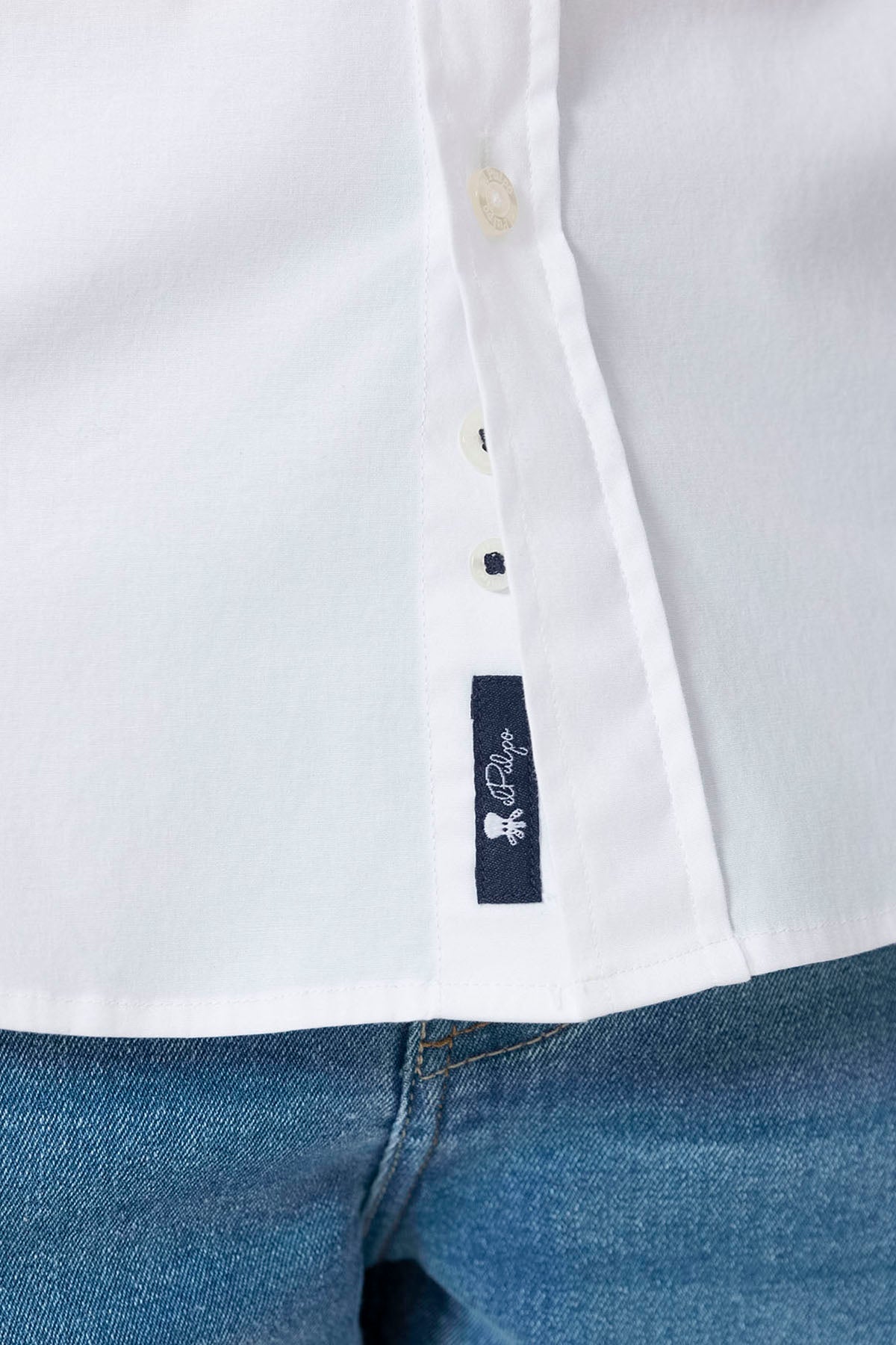 CAMISA DE POPELINA ELÁSTICA COM GOLA BOTADA BRANCA PURO
