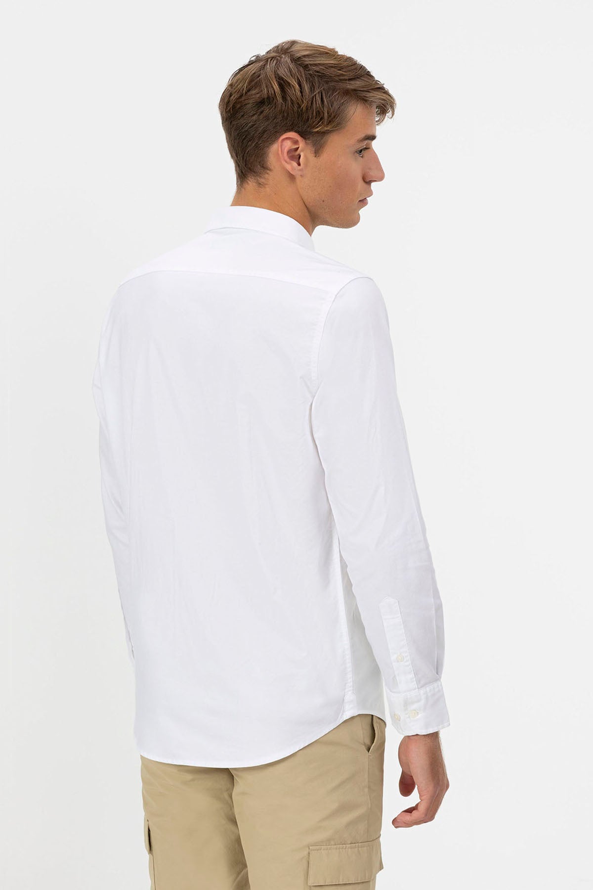 Camisa Oxford com gola abotoada branca pura