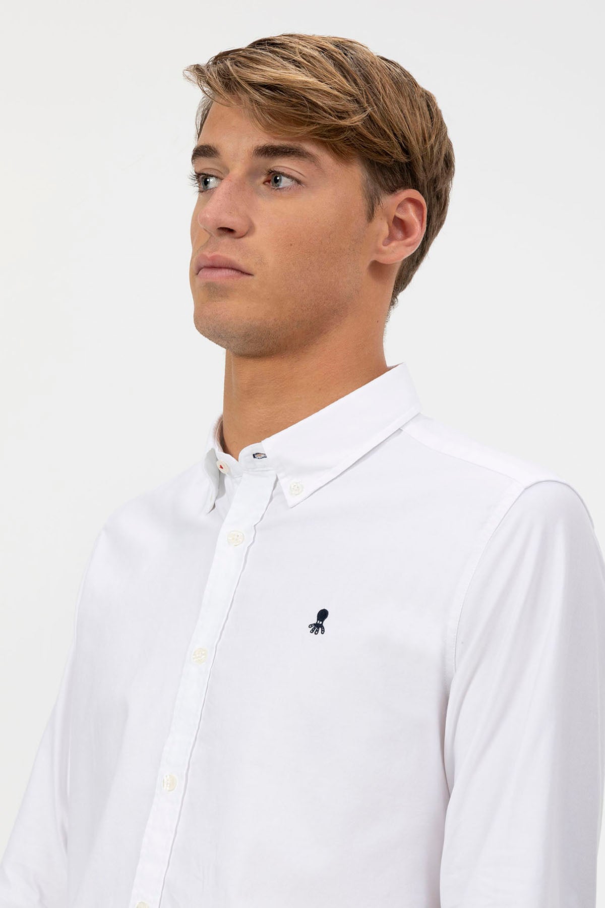 Camisa Oxford com gola abotoada branca pura