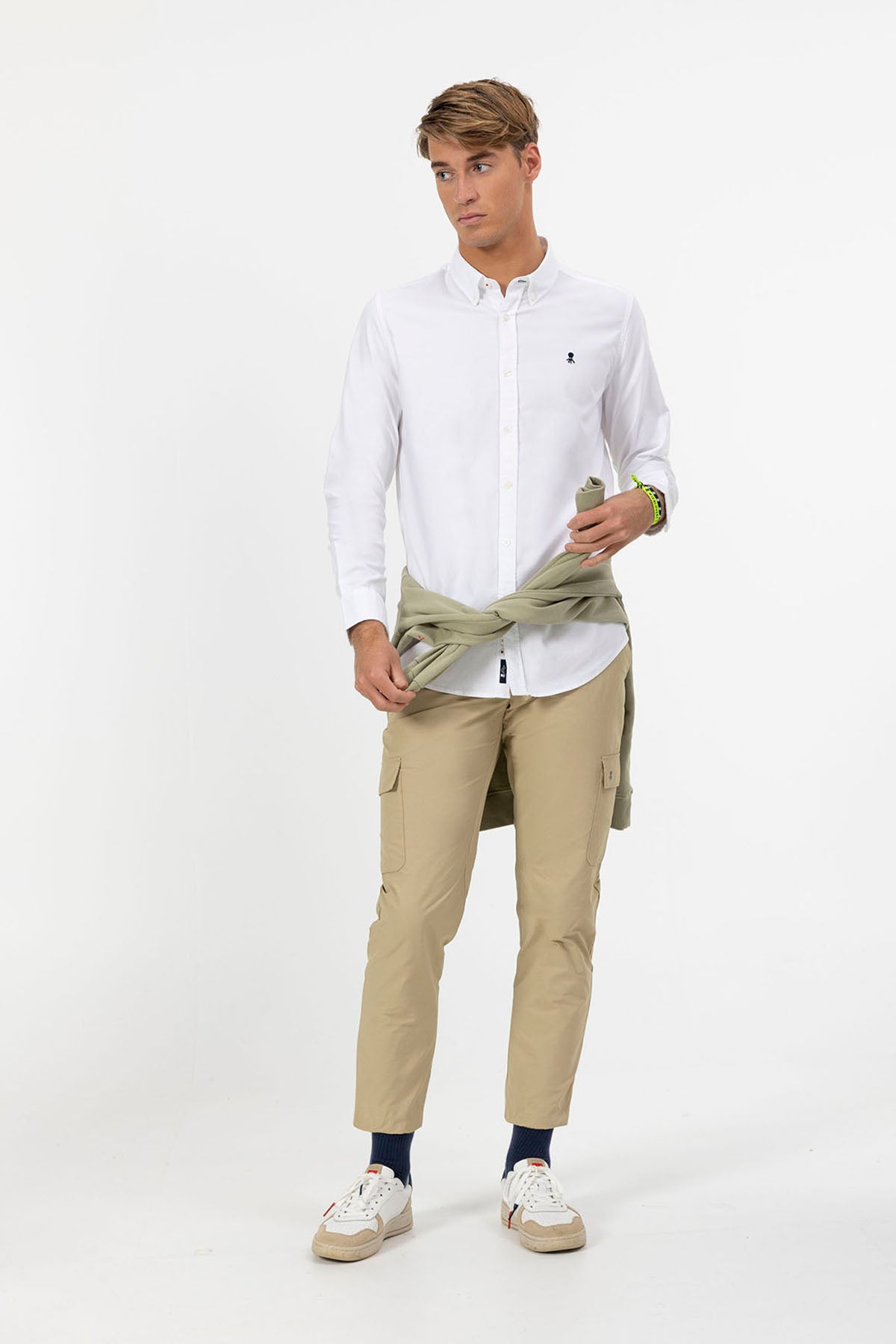 Camisa Oxford com gola abotoada branca pura