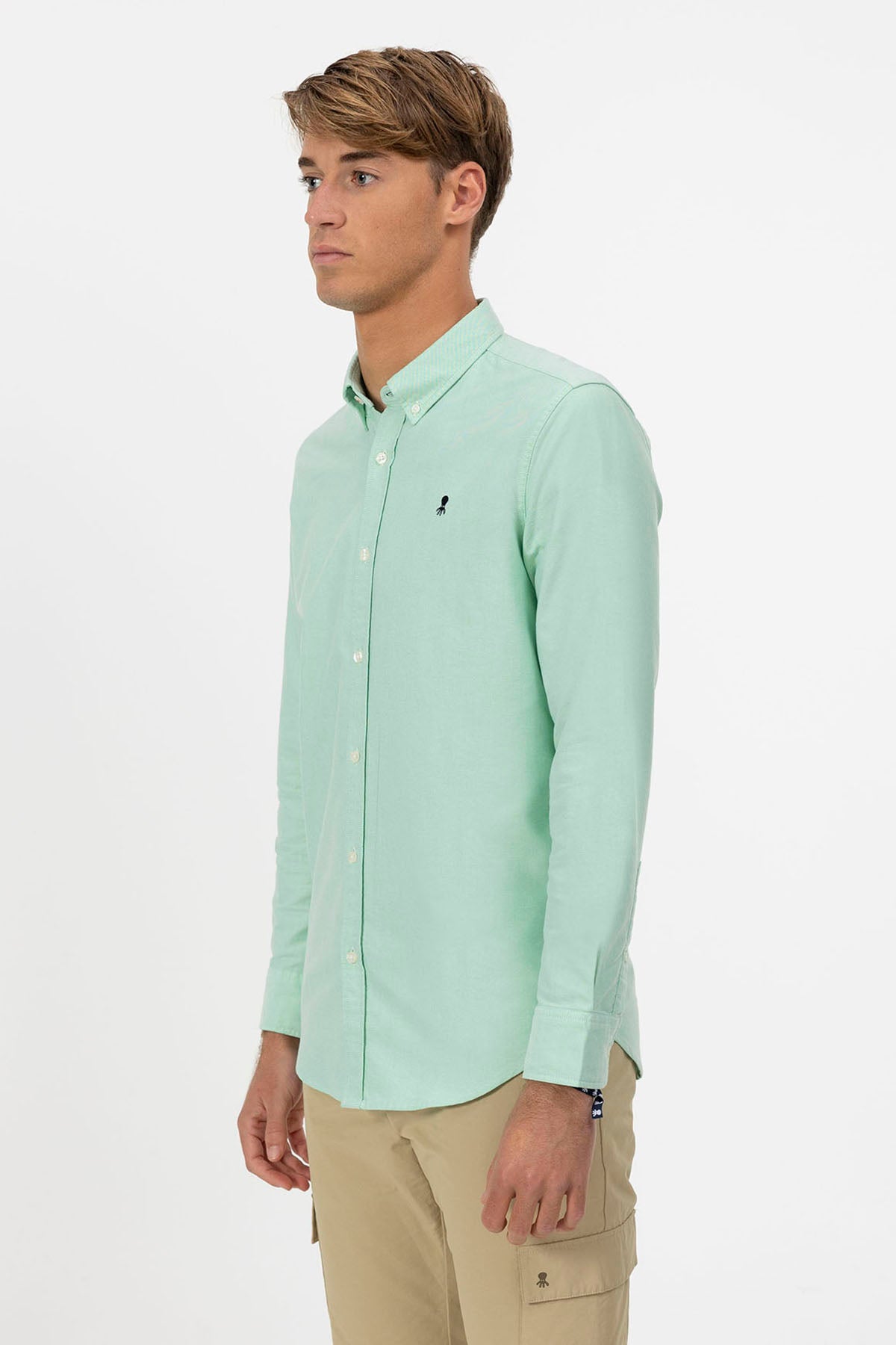 CAMISOLA OXFORD VERDE COM GOLA BOTADA
