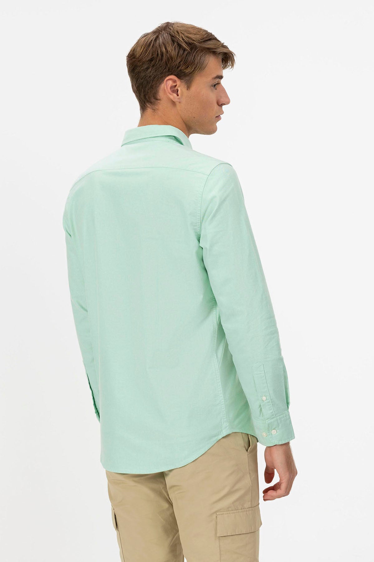 CAMISOLA OXFORD VERDE COM GOLA BOTADA