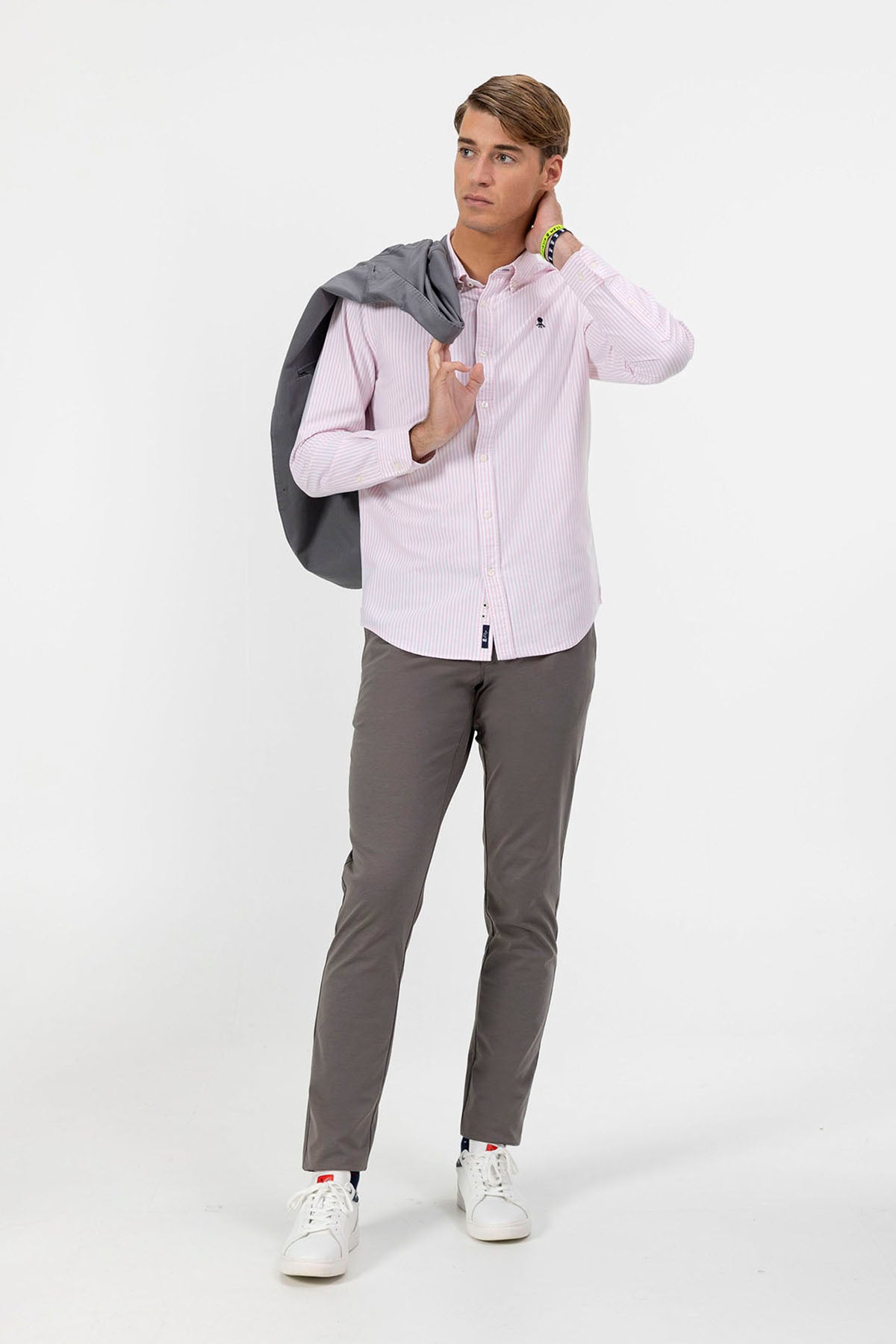CAMISOLA OXFORD COM GOLA DE BOTÕES E RISCAS ROSA
