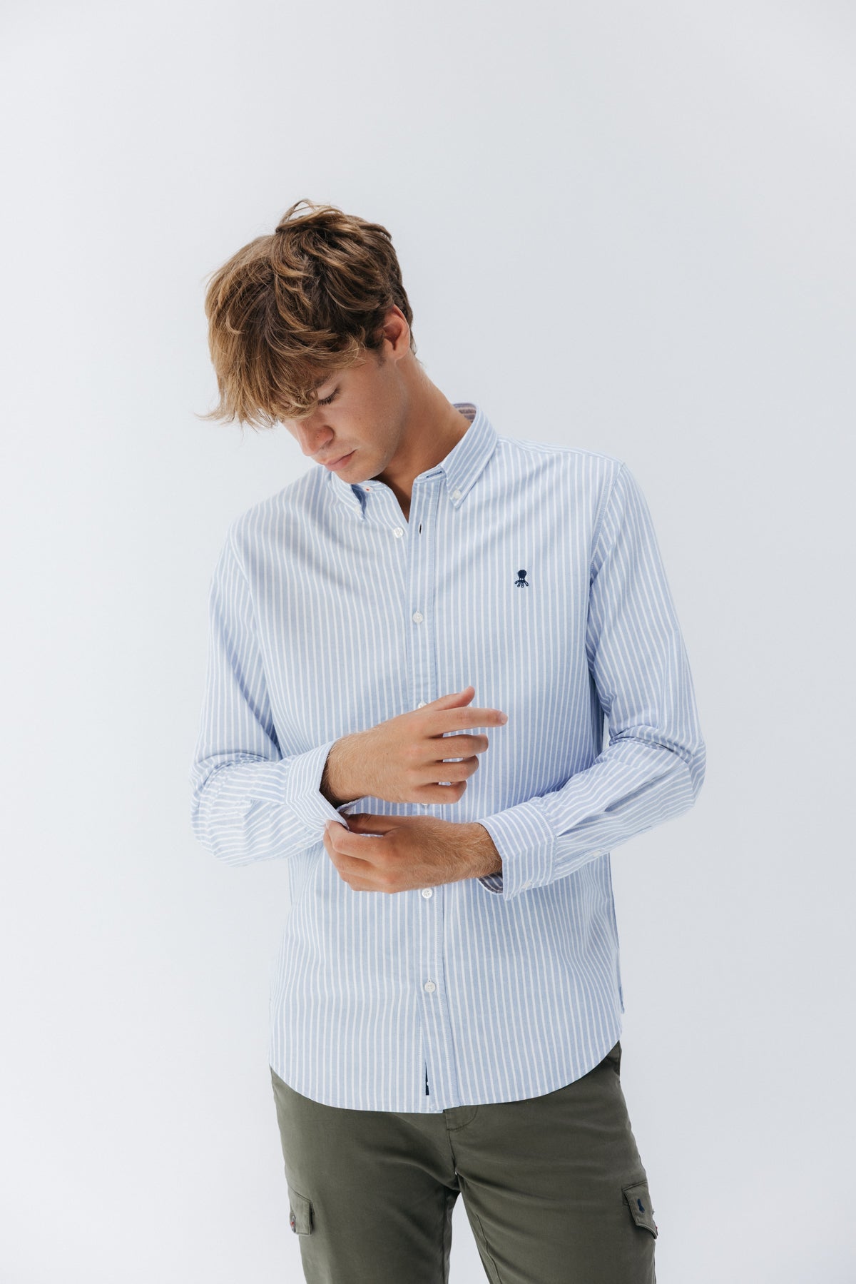 CAMISA CASUAL OXFORD RAYA ANCHA AZUL
