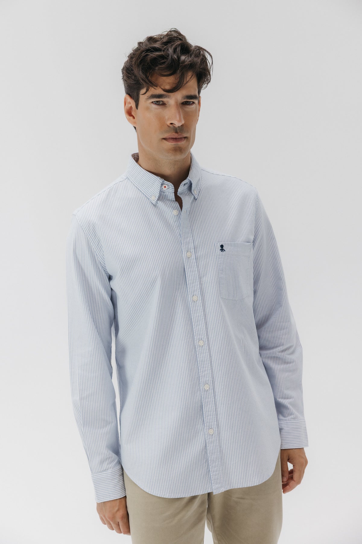 Camisa casual bolsillo pecho raya azul marino