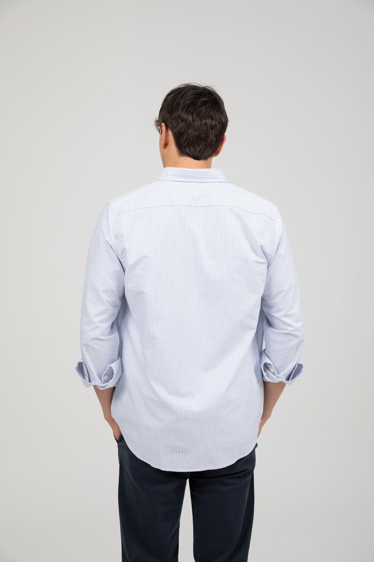 Camisa casual bolsillo pecho raya azul marino