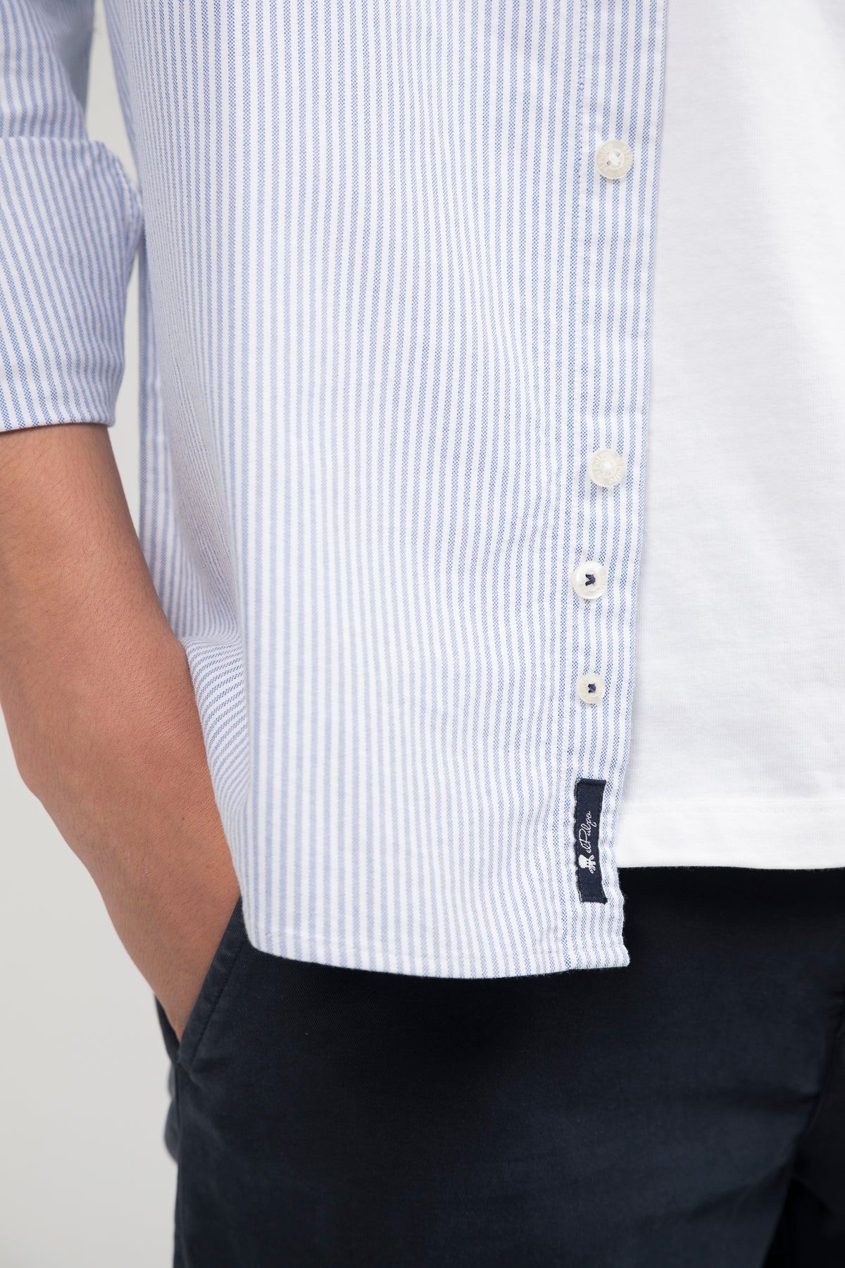 Camisa casual bolsillo pecho raya azul marino