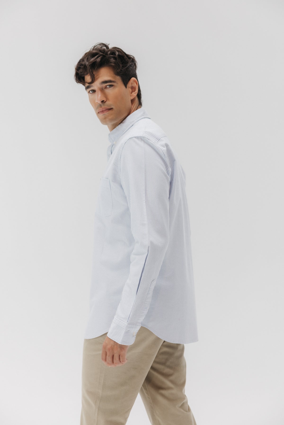 Camisa casual bolsillo pecho raya azul marino