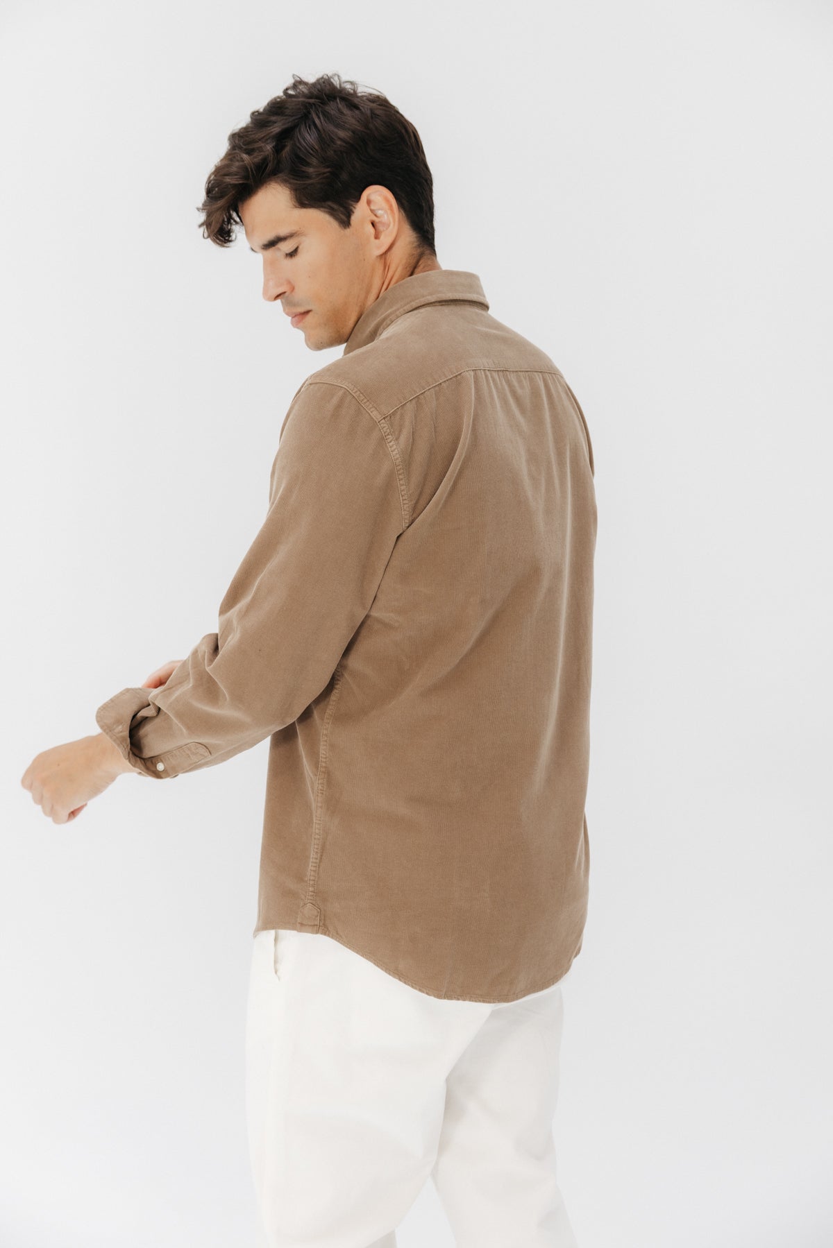 CAMISA CASUAL CORDUROY TINTADA TOPO