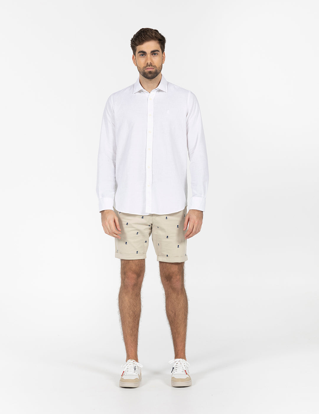 CAMISA DE LINHO E ALGODÃO COM LOGOTIPO BRANCO PURO