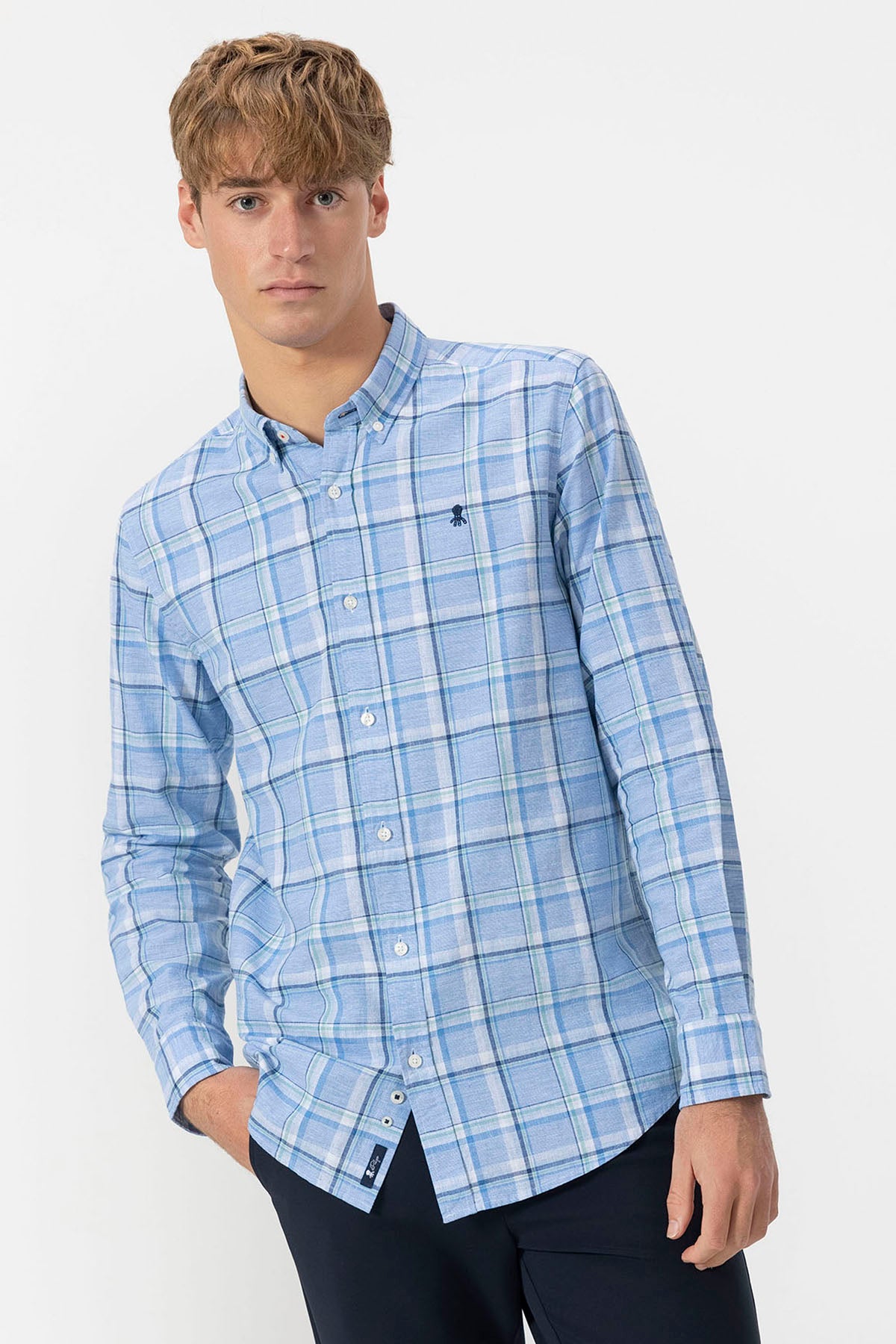 CAMISOLA DE LINHO XADREZ AZUL COM GOLA BOTADA