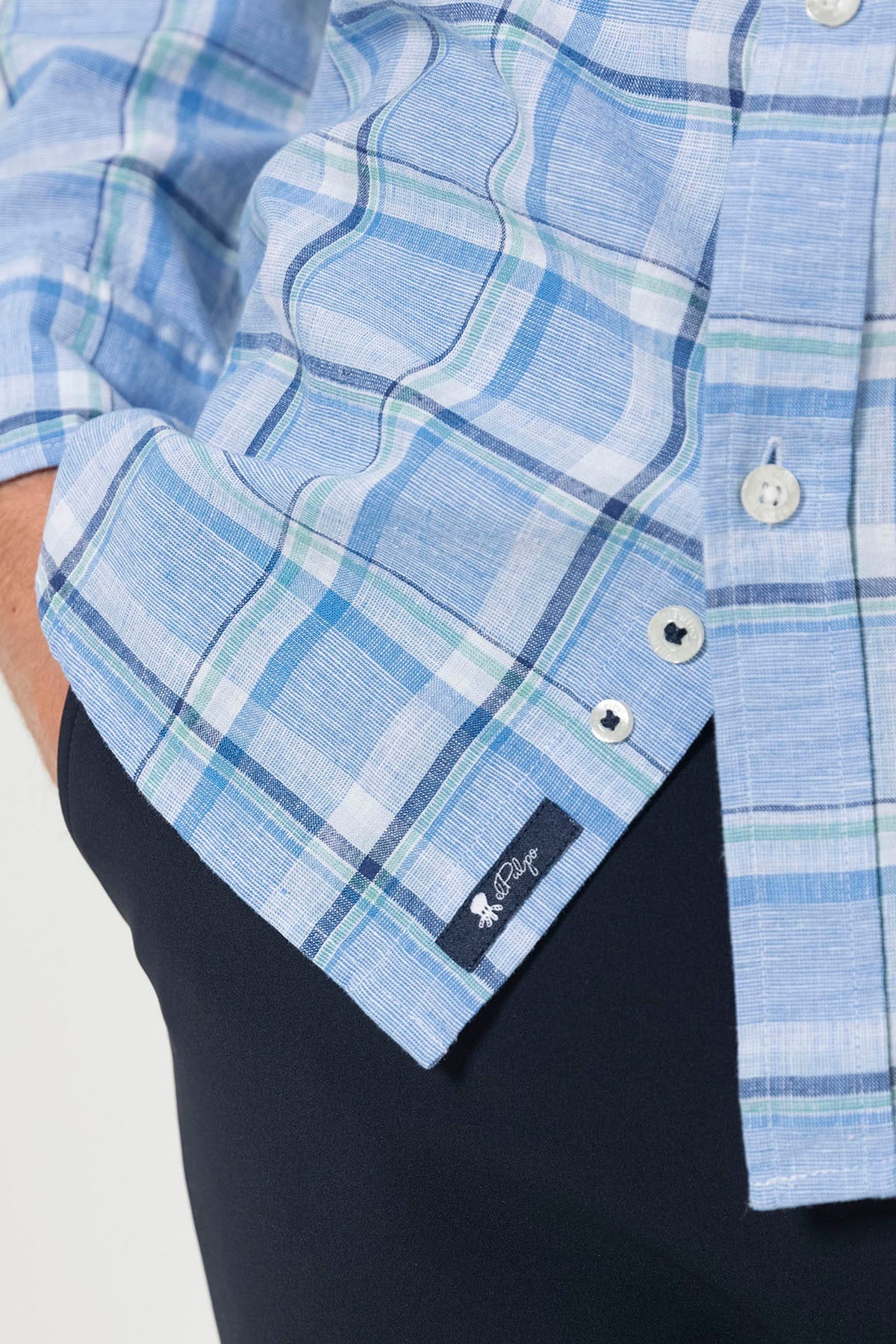 CAMISOLA DE LINHO XADREZ AZUL COM GOLA BOTADA