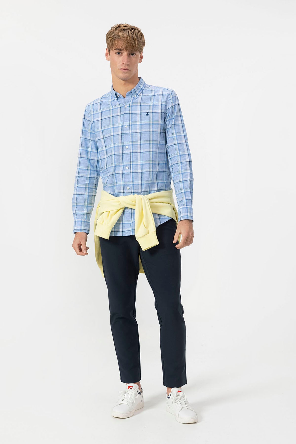 CAMISOLA DE LINHO XADREZ AZUL COM GOLA BOTADA