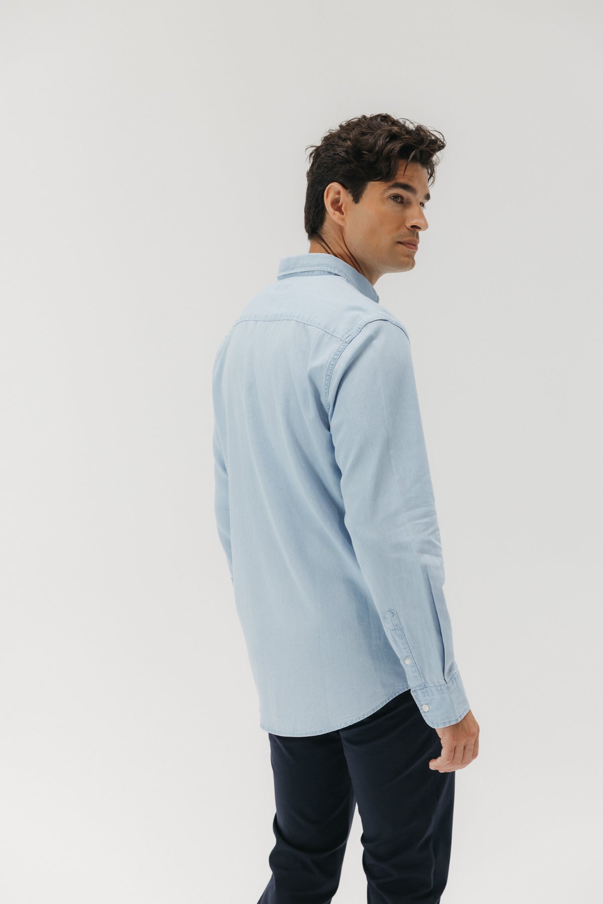 Camisa casual denim bleach azul claro