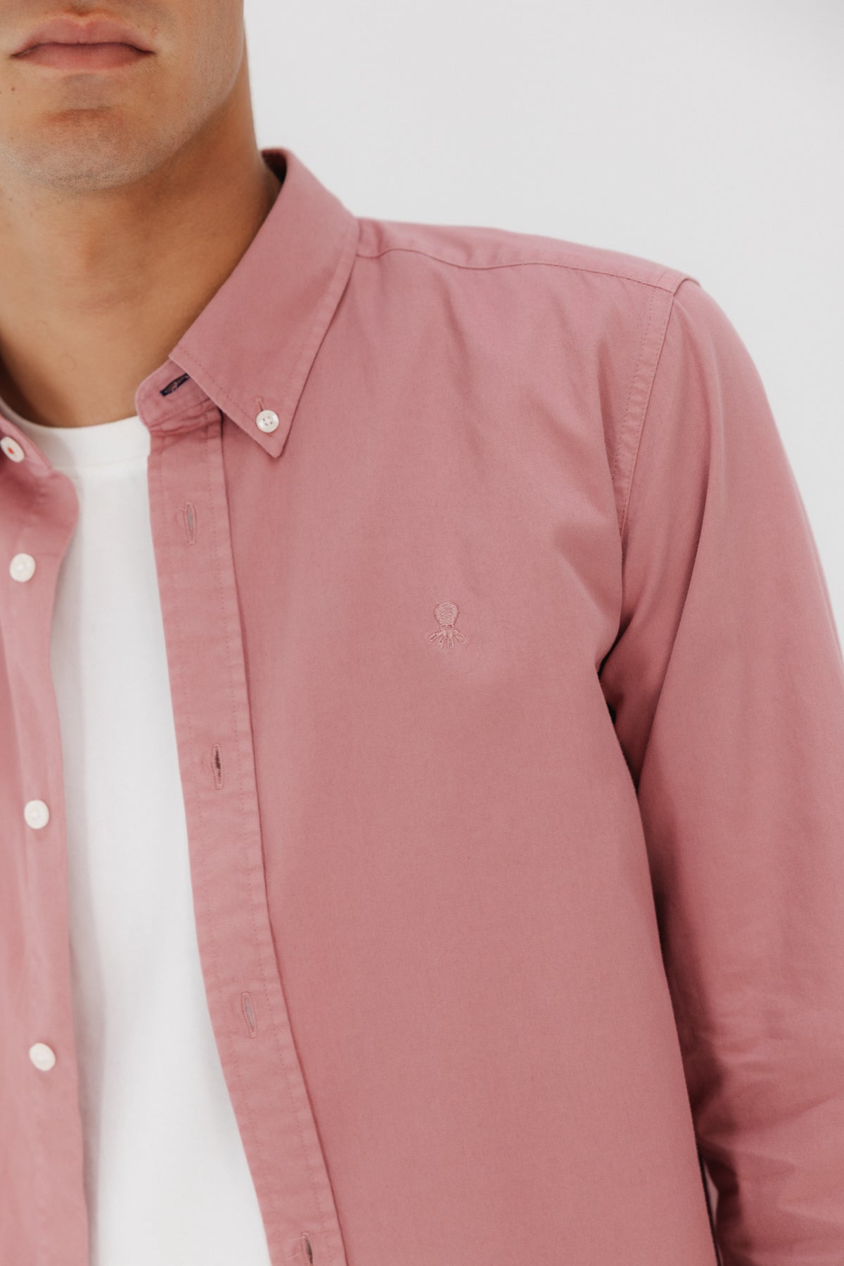 CAMISA CASUAL SARGA TINTADA ROSA