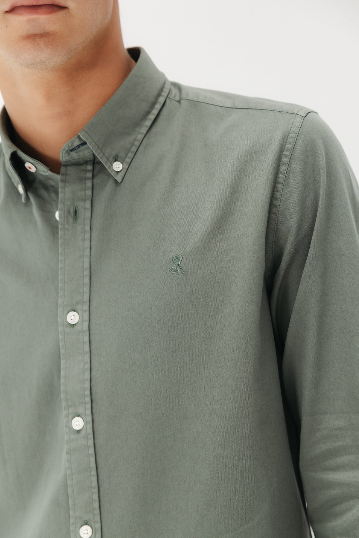 CAMISA CASUAL SARGA TINTADA VERDE KHAKI