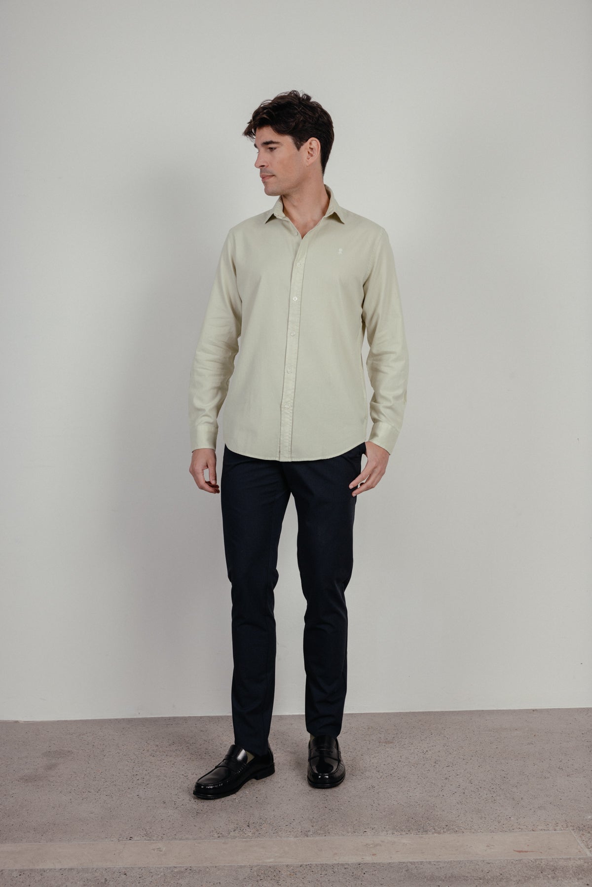 Camisa casual estructura garment dyed verde delavé