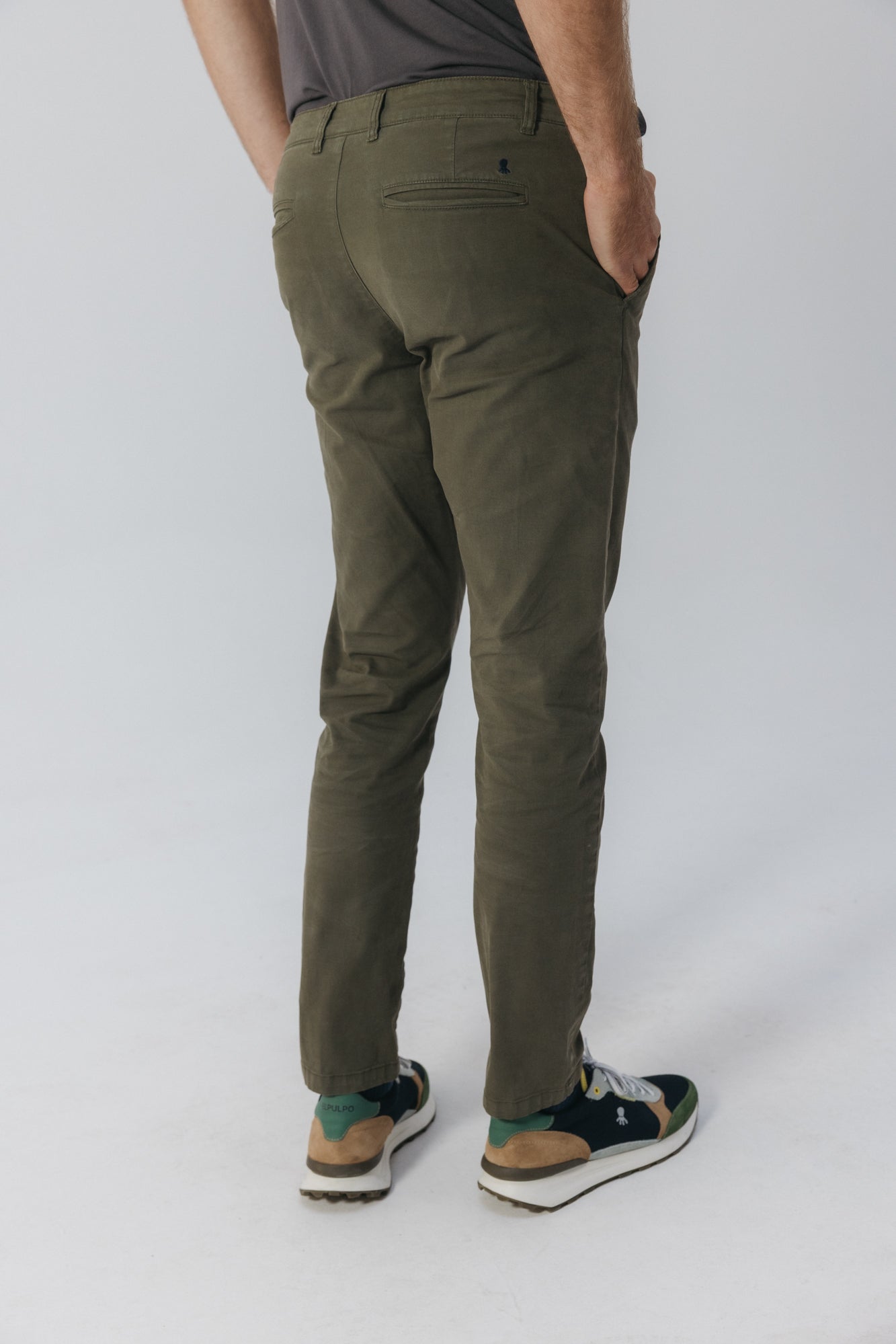 Pantalón chino peach verde khaki