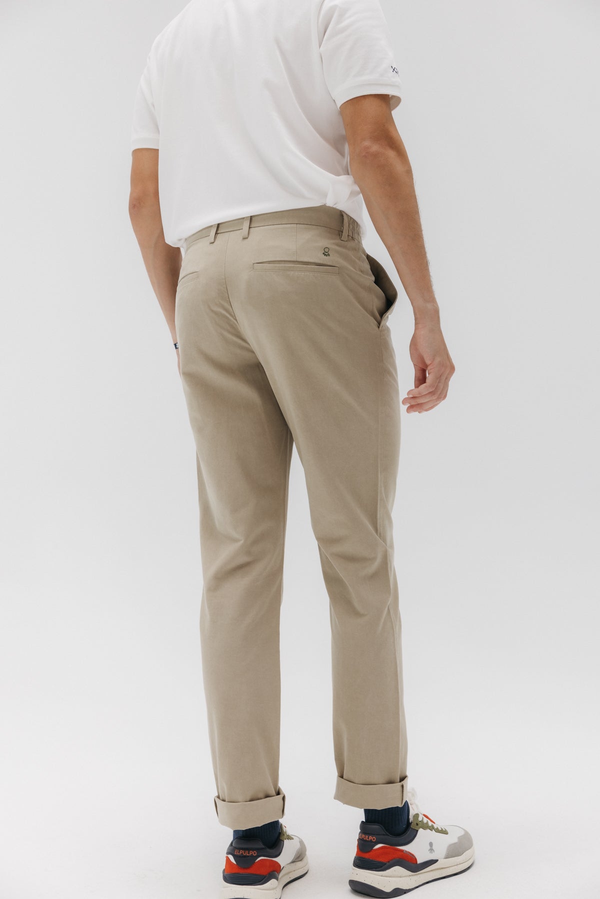 PANTALÓN CHINO PLIEGUE SOFT TWILL ARENA