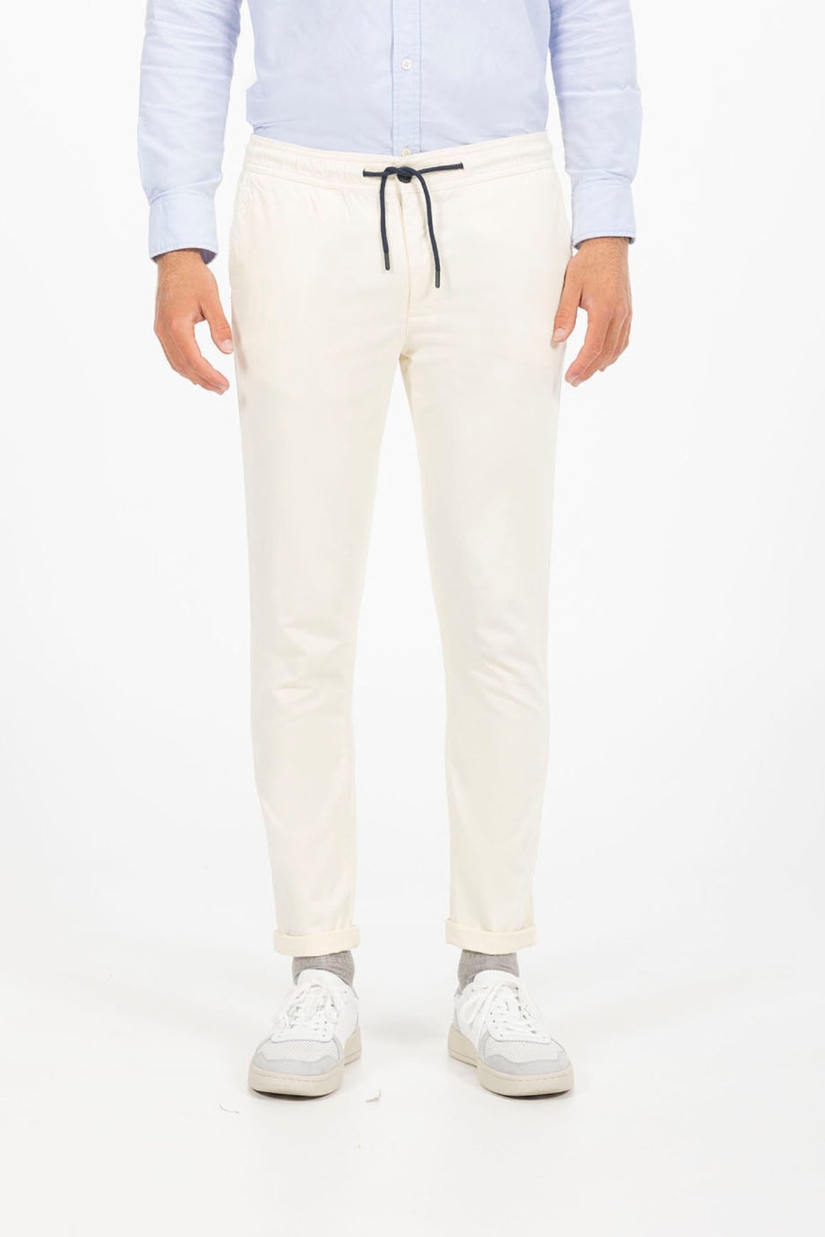 PANTALÓN JOGGER DETALLES CONSTRASTE IVORY