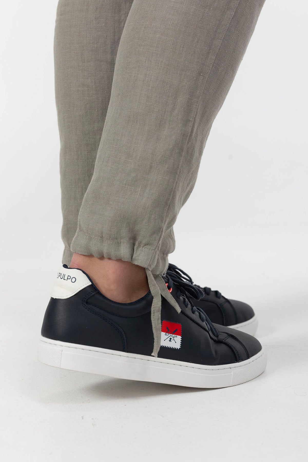 PANTALÓN JOGGER CON LINO VERDE DELAVÉ