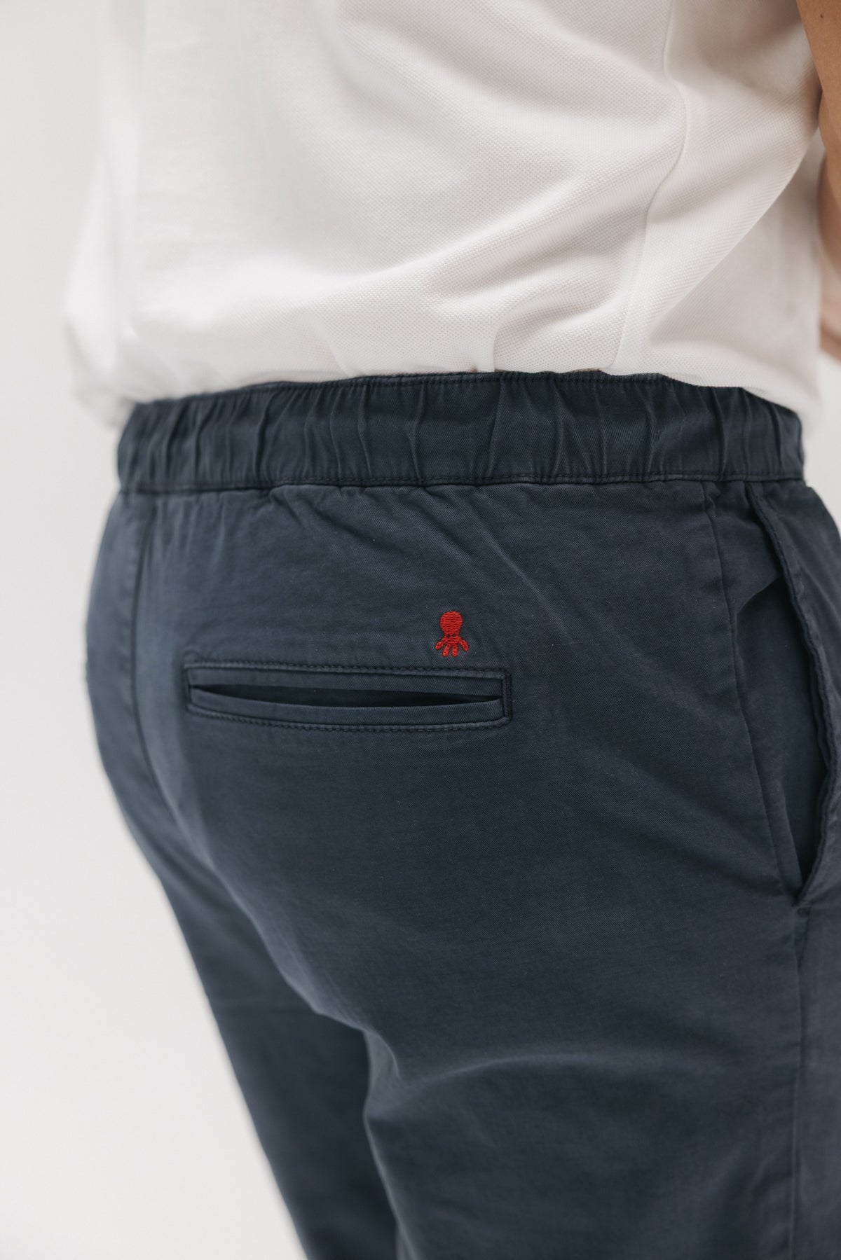 Pantalón jogger peach azul marino