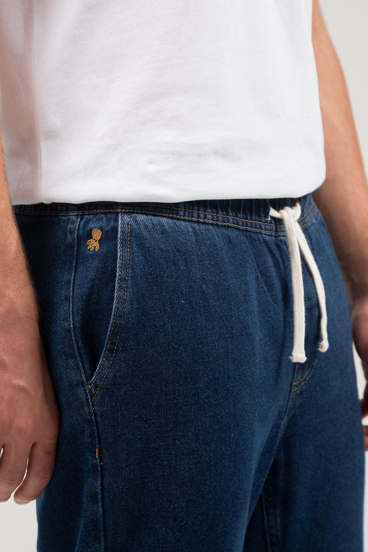 Pantalón jogger heavy denim bleach índigo