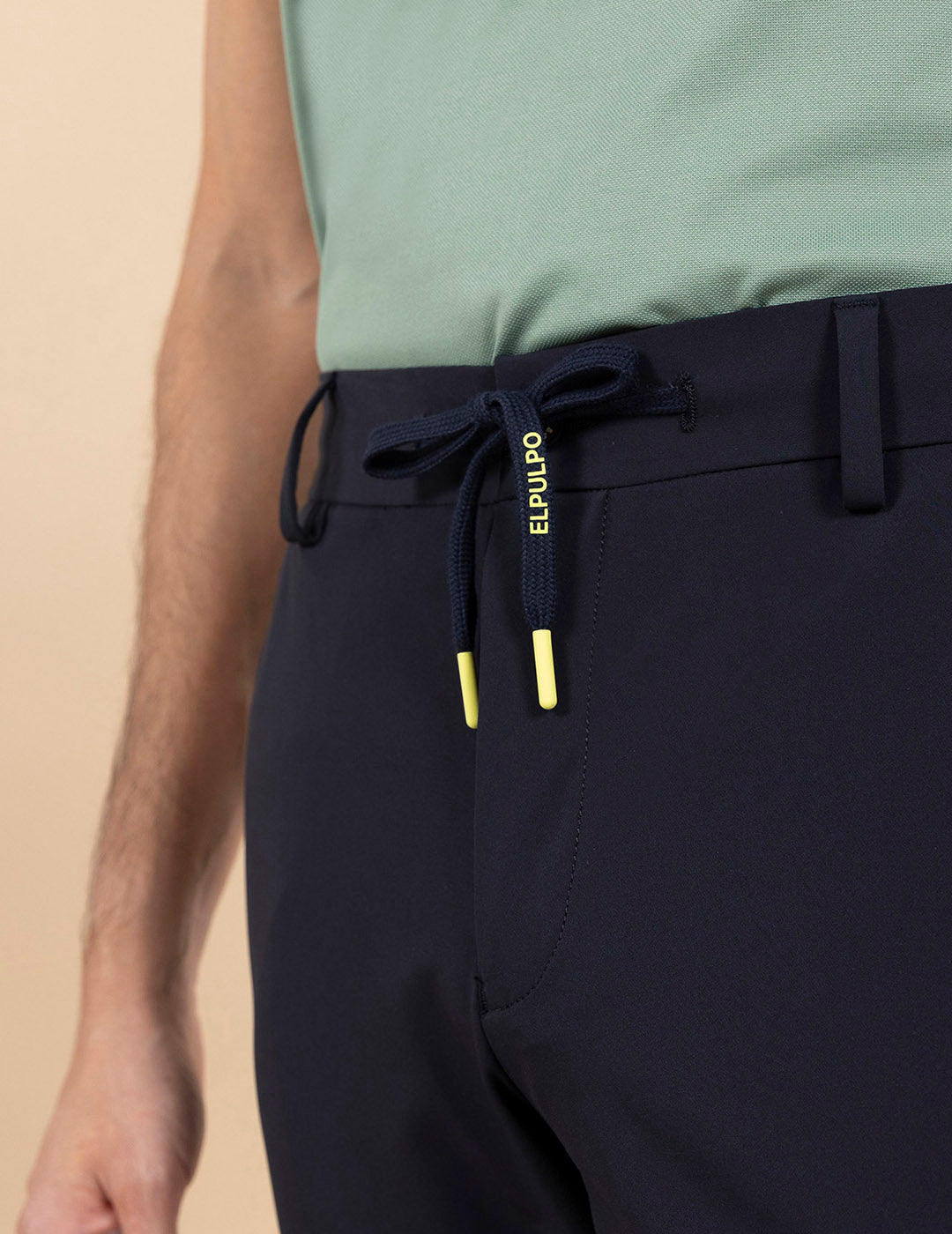 CALÇA ULTRALEVE COM CORDÃO AZUL MARINHO