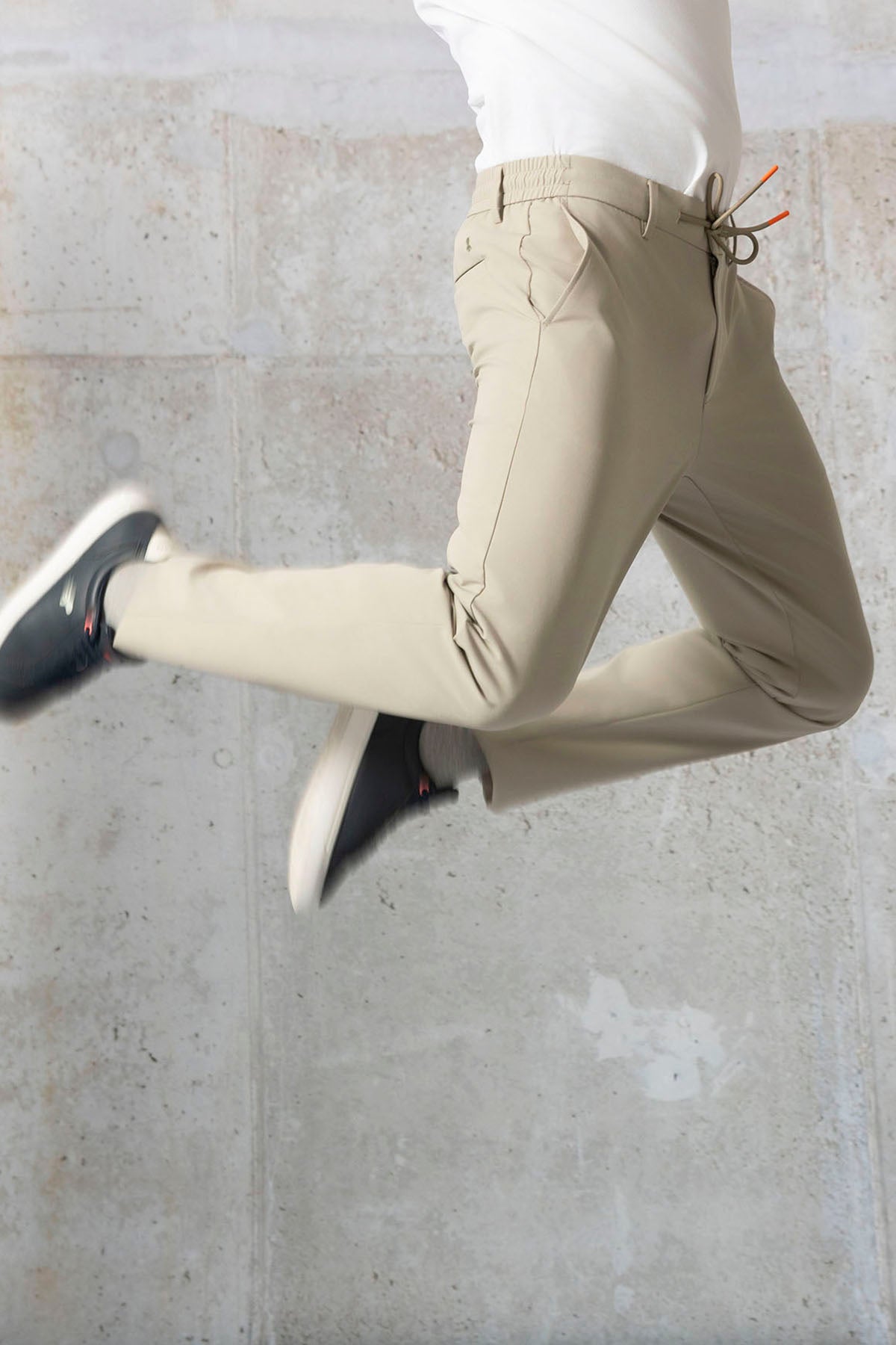 ULTRALIGHT TECHNICAL PANTS WITH BEIGE LACES