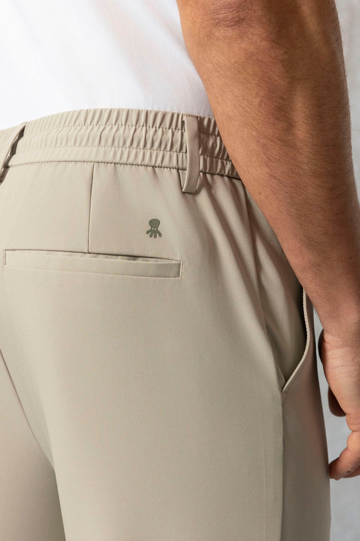 ULTRALIGHT TECHNICAL PANTS WITH BEIGE LACES