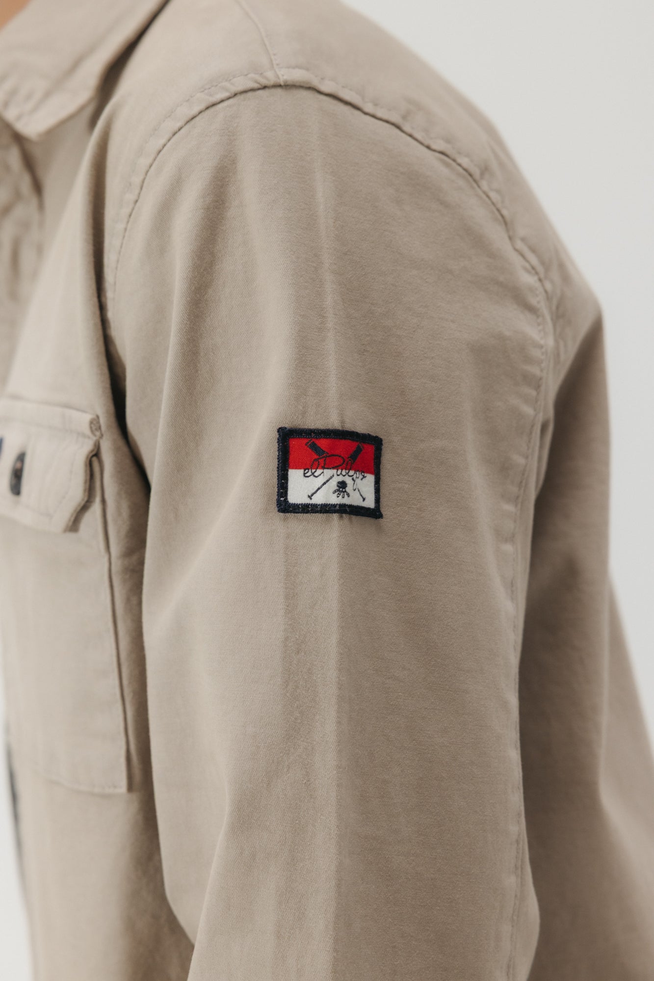 SOBRECAMISA HERITAGE DOS BOLSILLOS ARENA