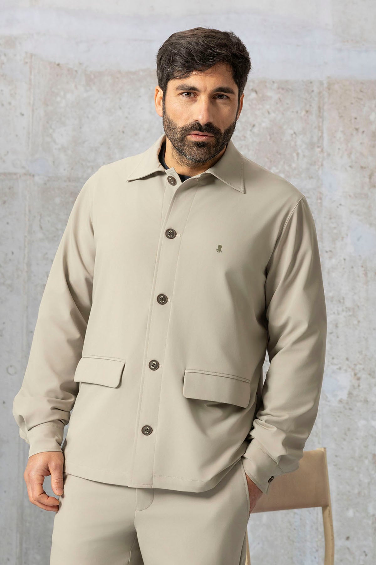 SOBRECAMISA TÉCNICA ULTRALIGERA BEIGE