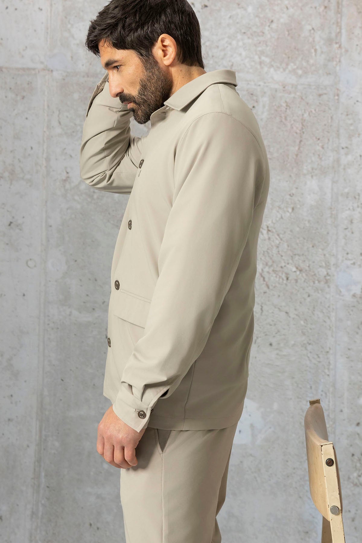 SOBRECAMISA TÉCNICA ULTRALIGERA BEIGE