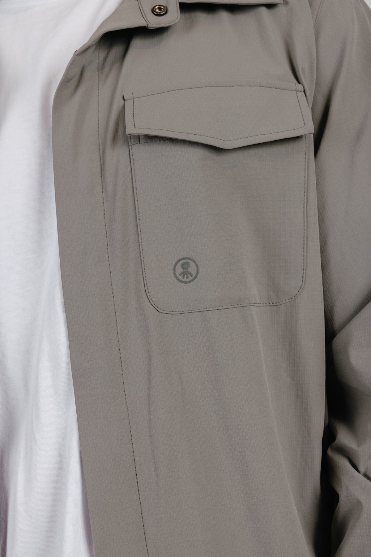 Sobrecamisa cargo técnica ripstop verde delavé