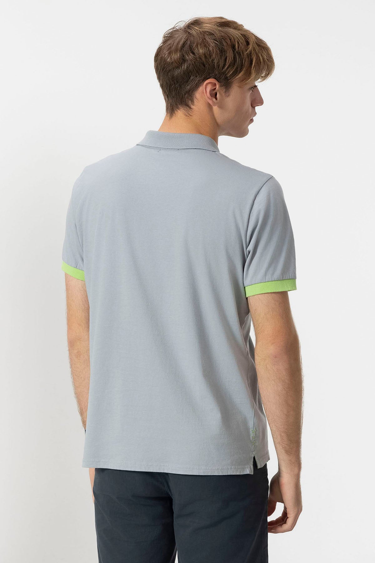 POLO LAVADO PARCHE CONTRASTE GRAFITO