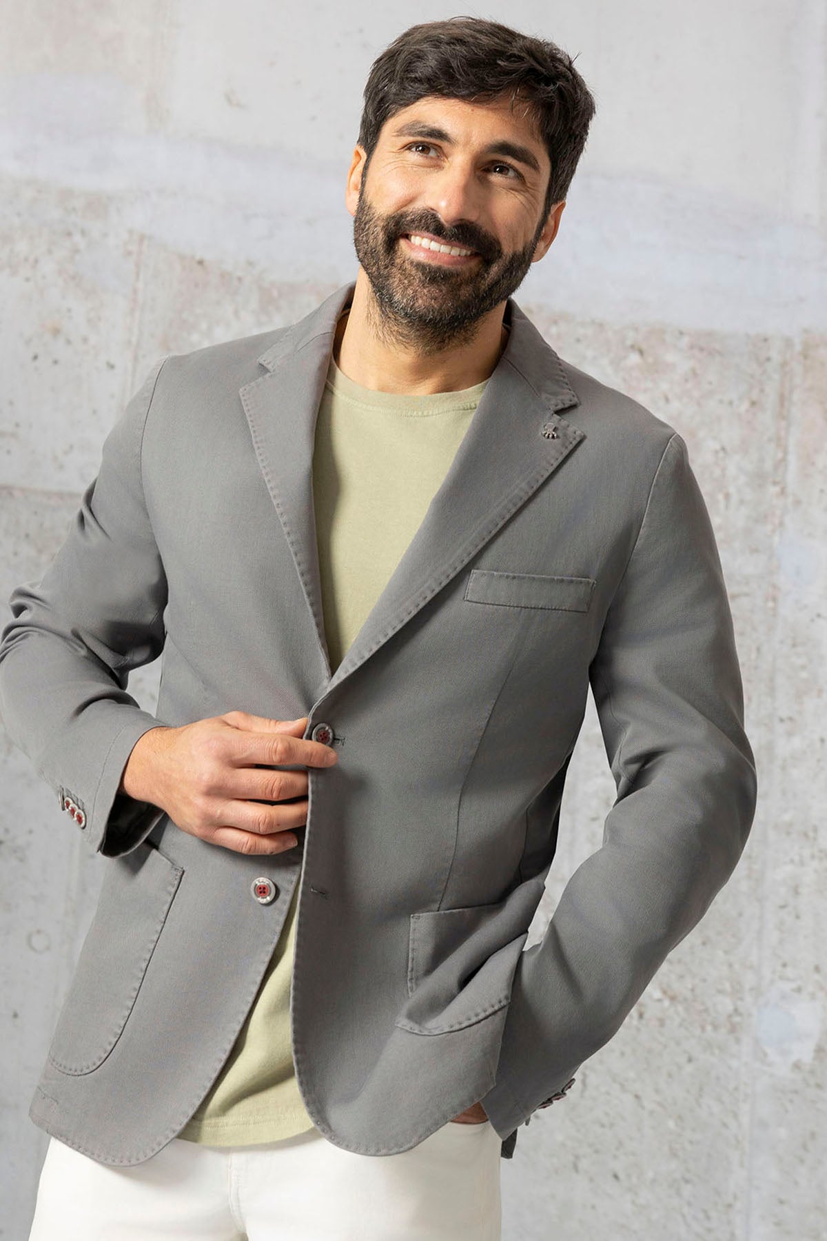 BLAZER CINZA MÉDIO TINGIDO COM ROUPA